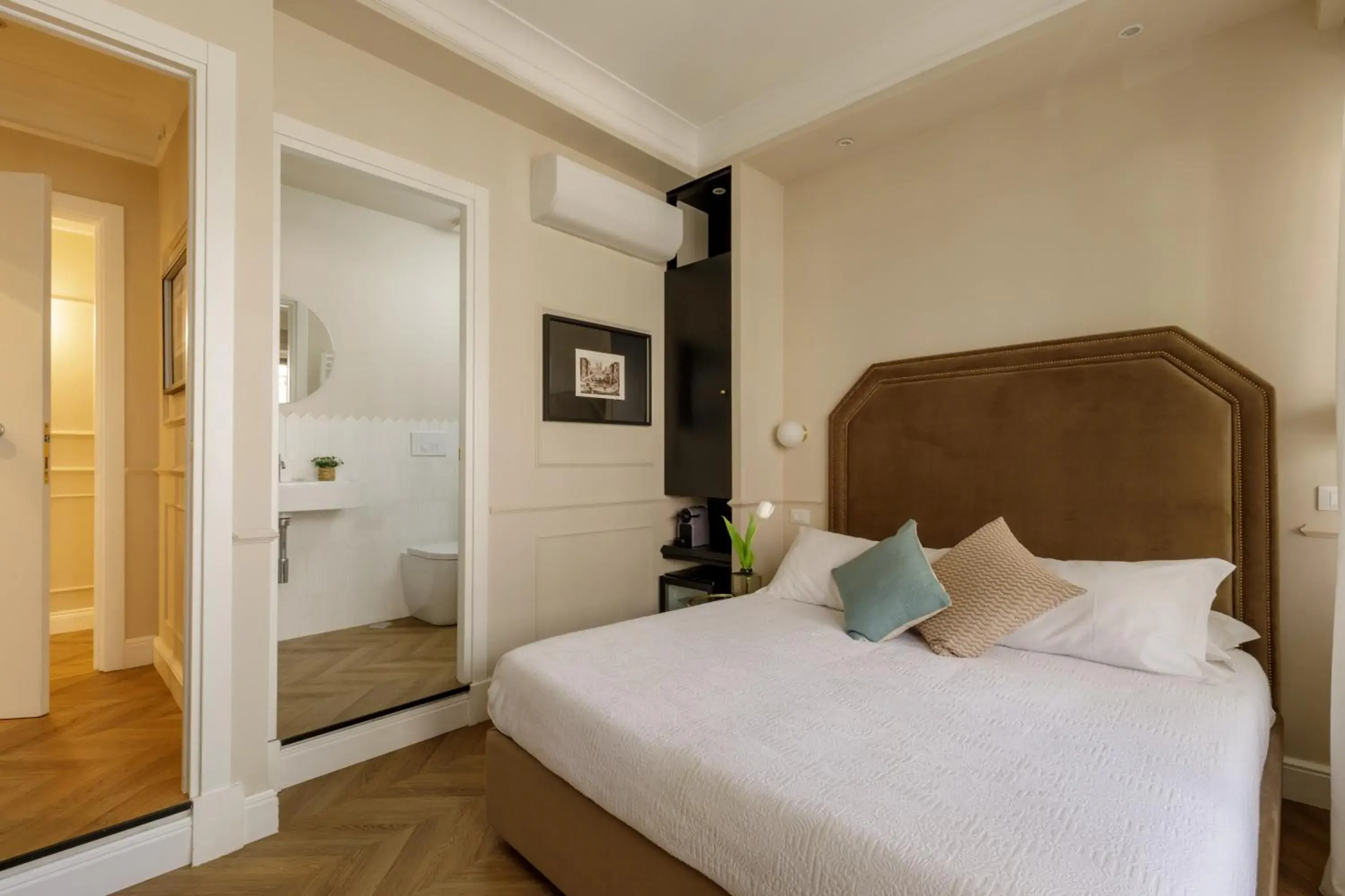 Photo of the whole room, Bed in La Locanda di Piazza del Popolo Photo of the whole room, Bed in La Locanda di Piazza del Popolo