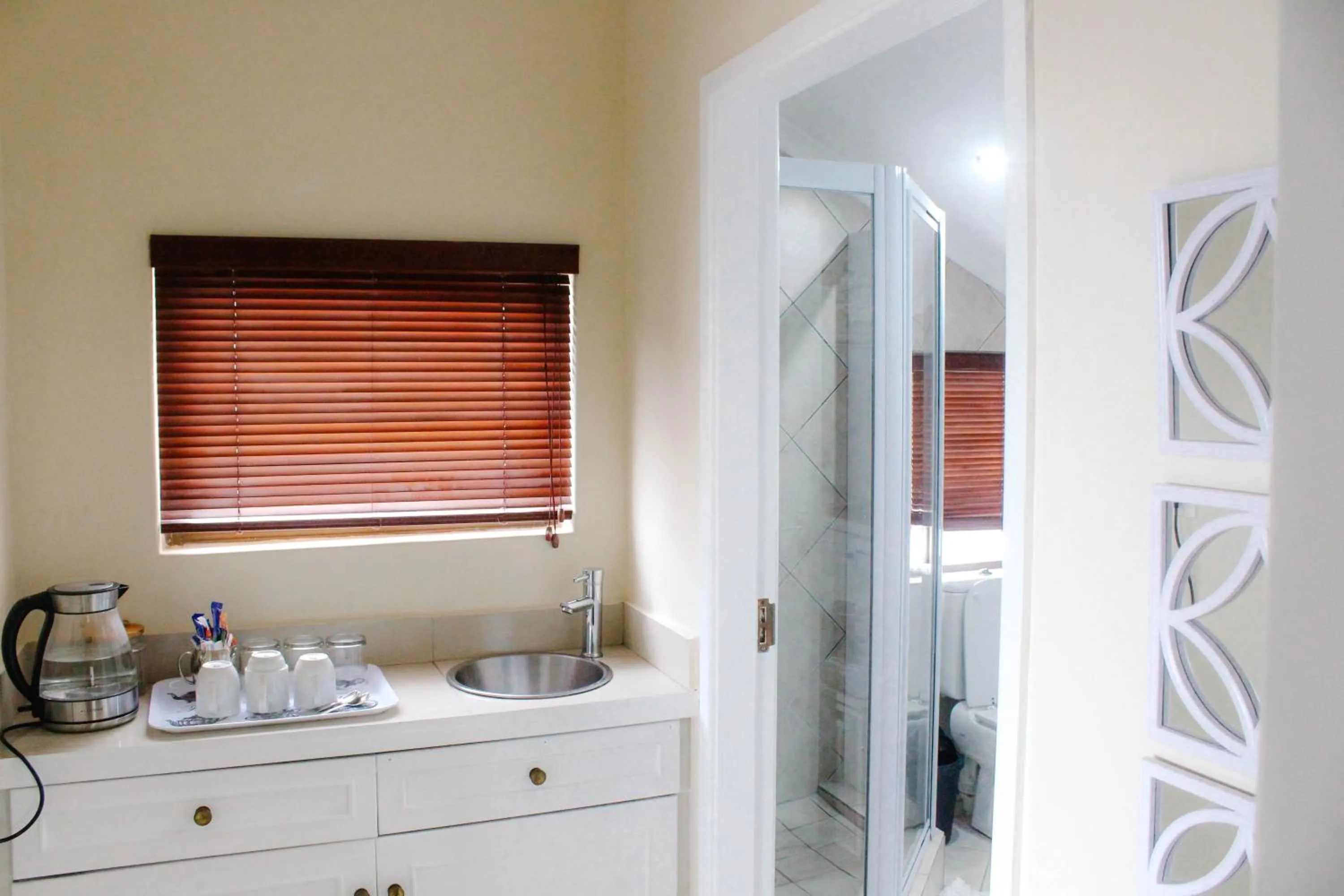 Kitchen or kitchenette in La Dolce Vita Umhlanga Guesthouse