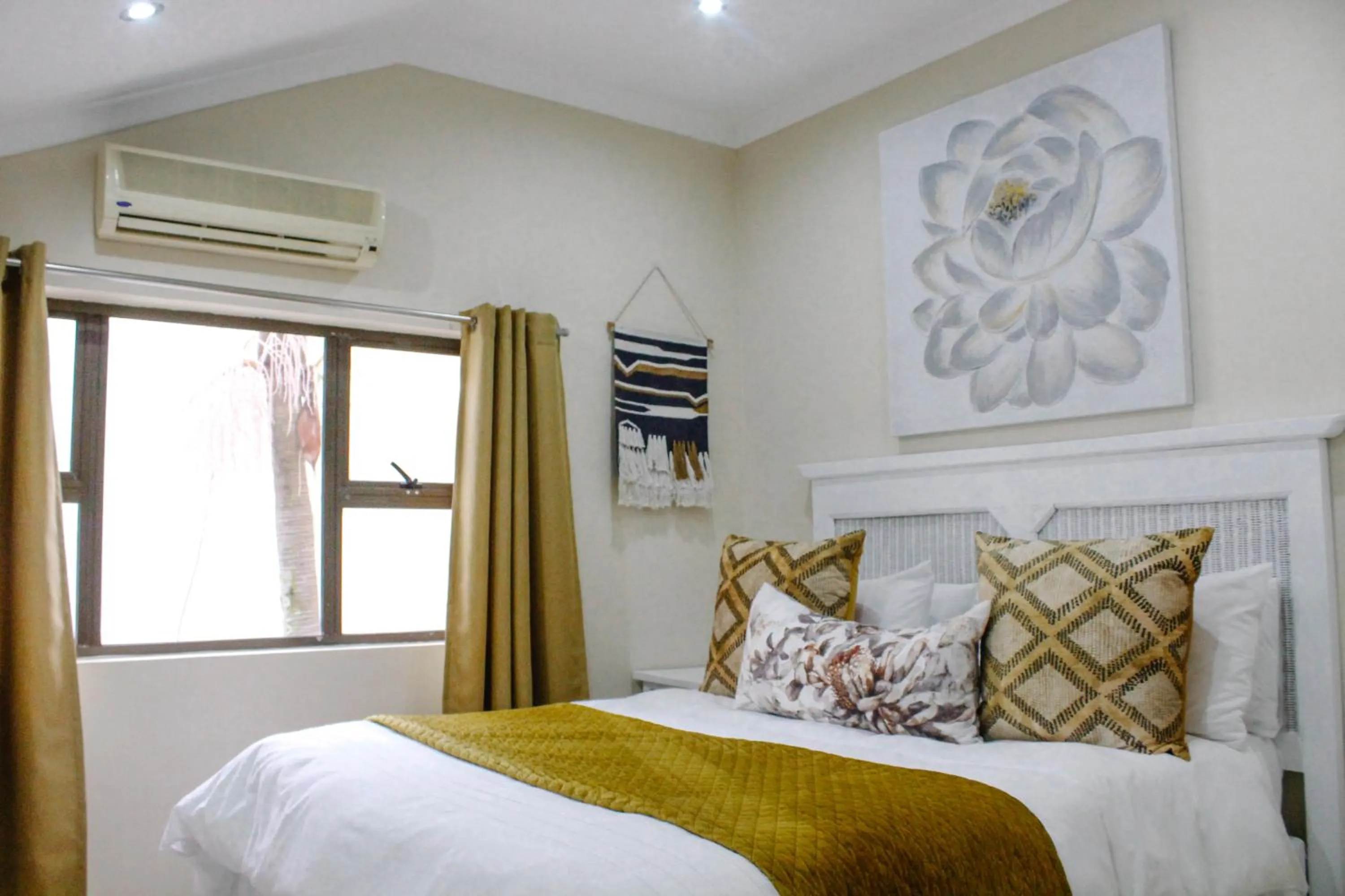 Bedroom, Bed in La Dolce Vita Umhlanga Guesthouse