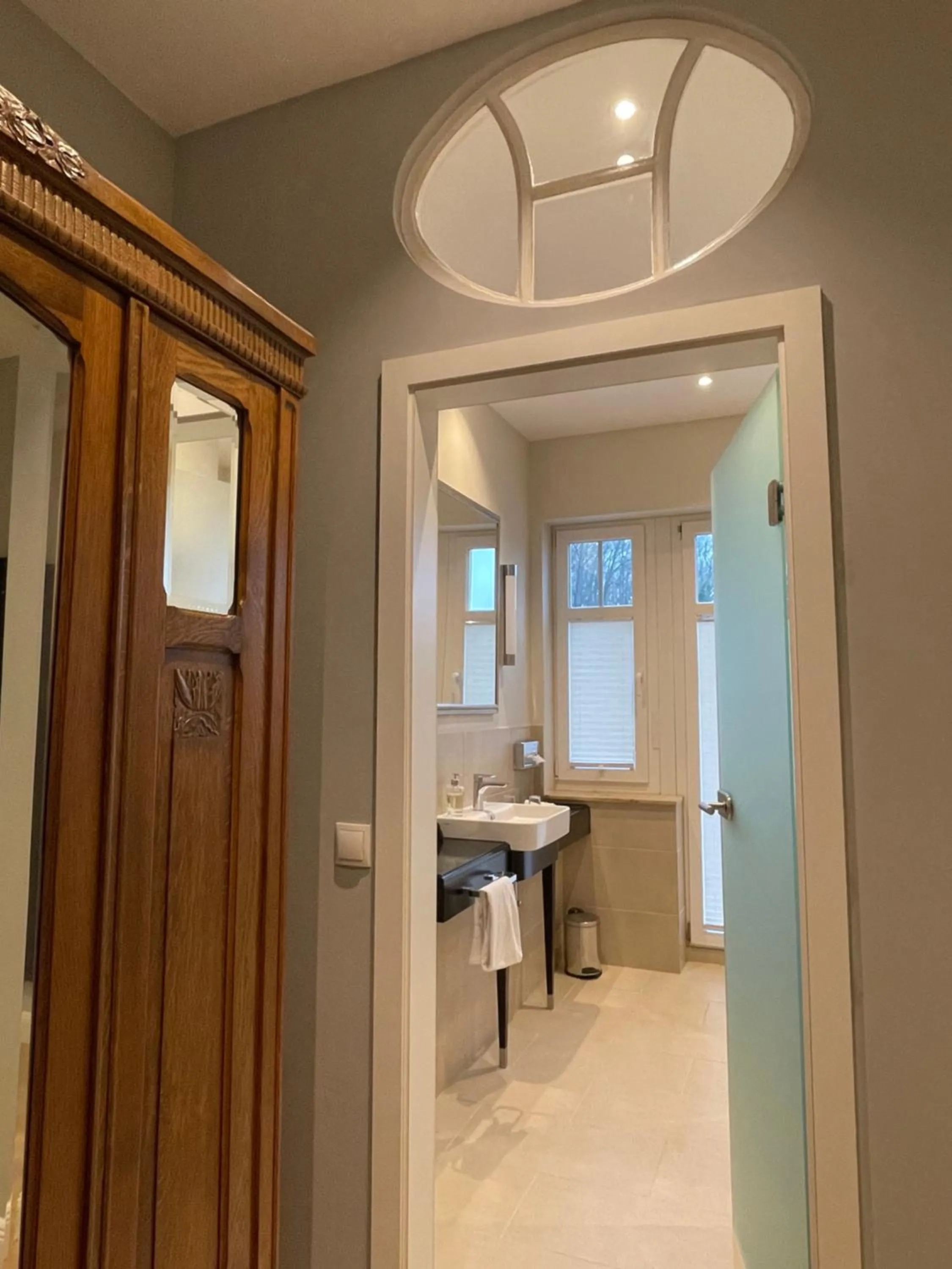 Bathroom in Villa Waldfrieden - Design trifft Budget