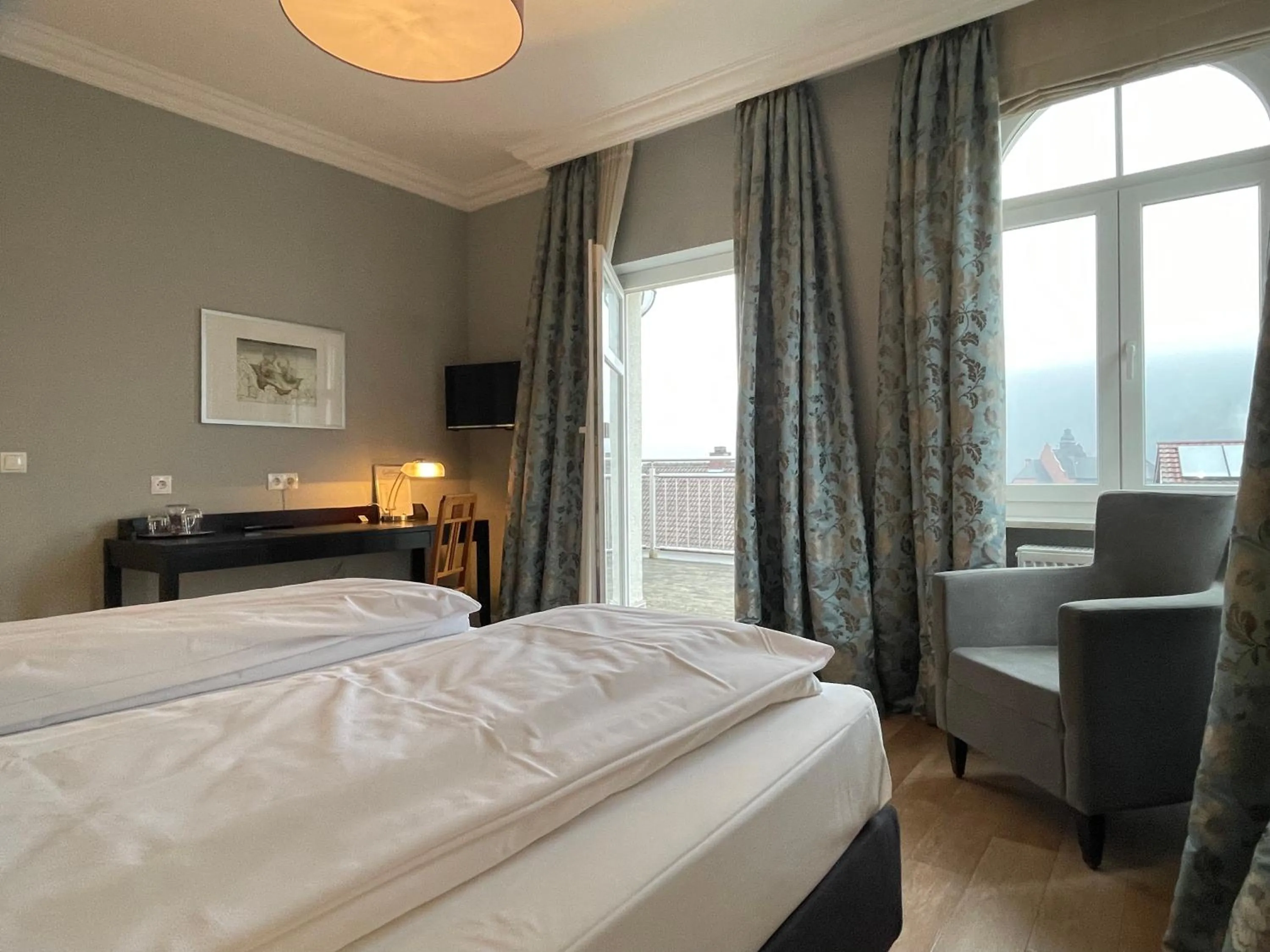 Photo of the whole room, Bed in Villa Waldfrieden - Design trifft Budget