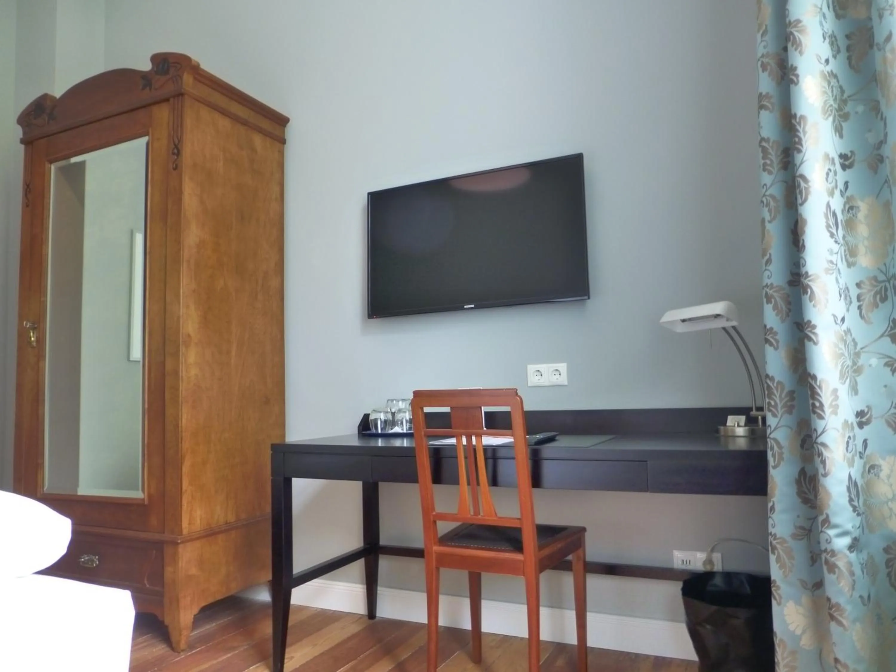 Photo of the whole room, Bed in Villa Waldfrieden - Design trifft Budget