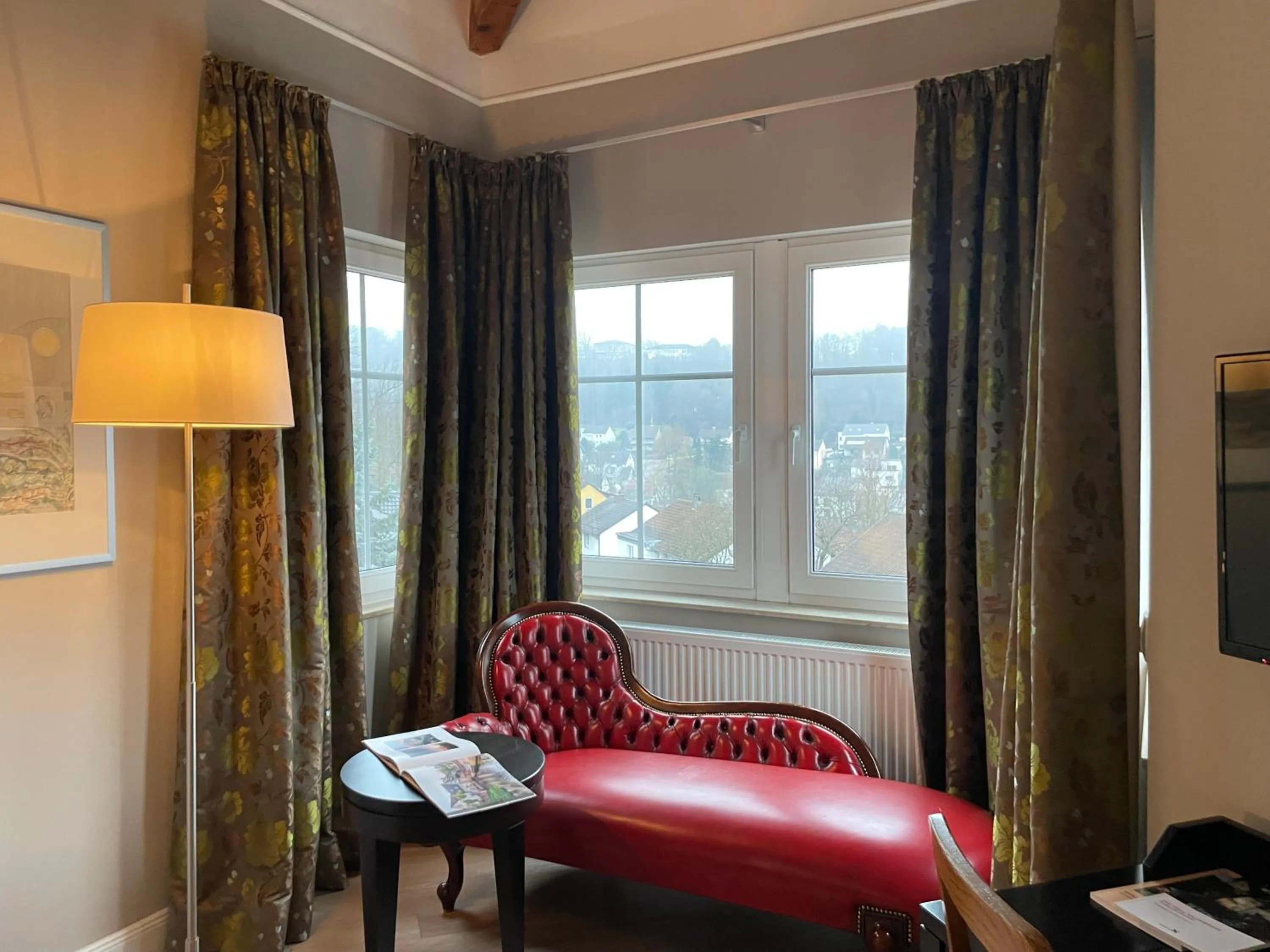 Living room in Villa Waldfrieden - Design trifft Budget