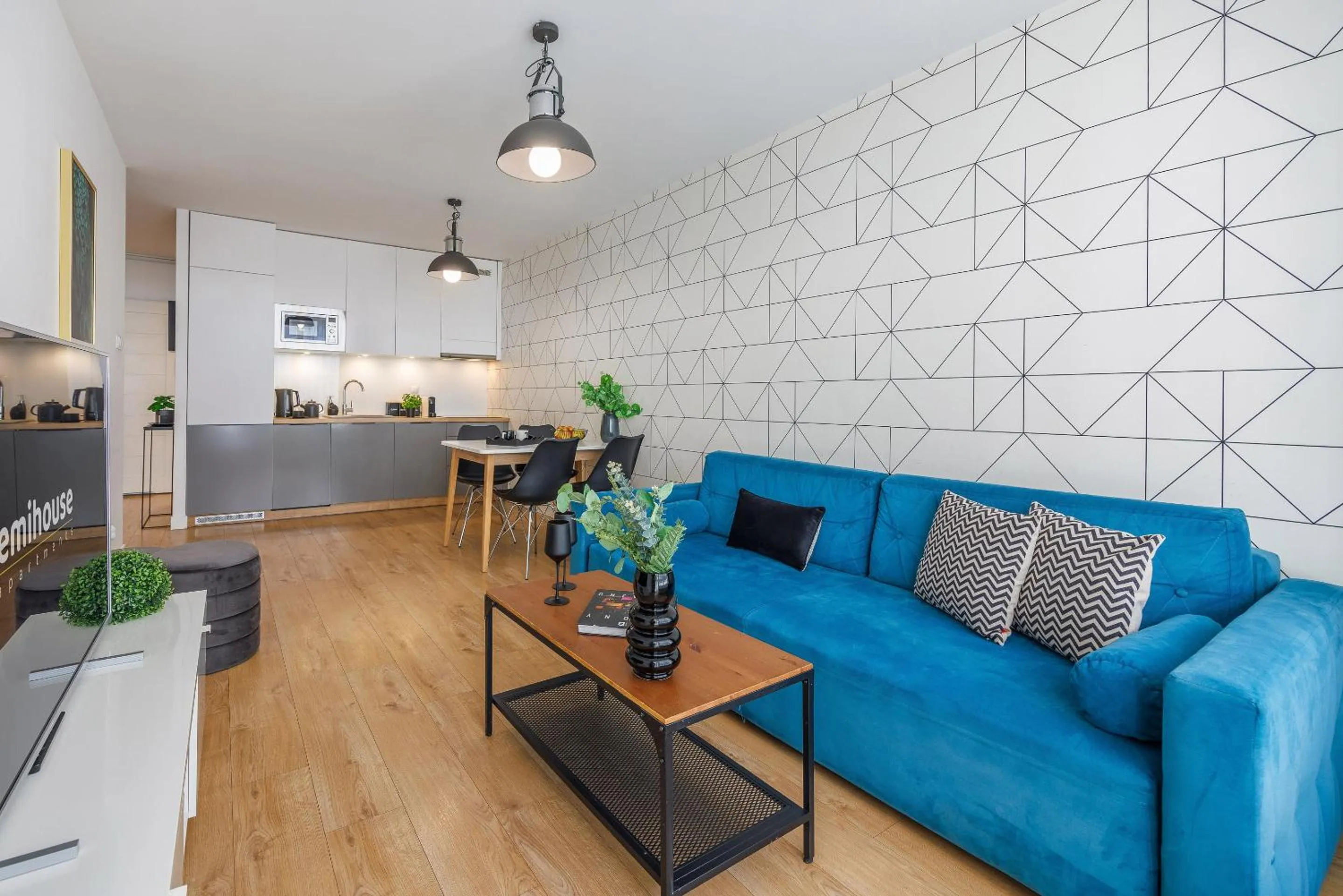 TV and multimedia in Emihouse CityVibe Apartments