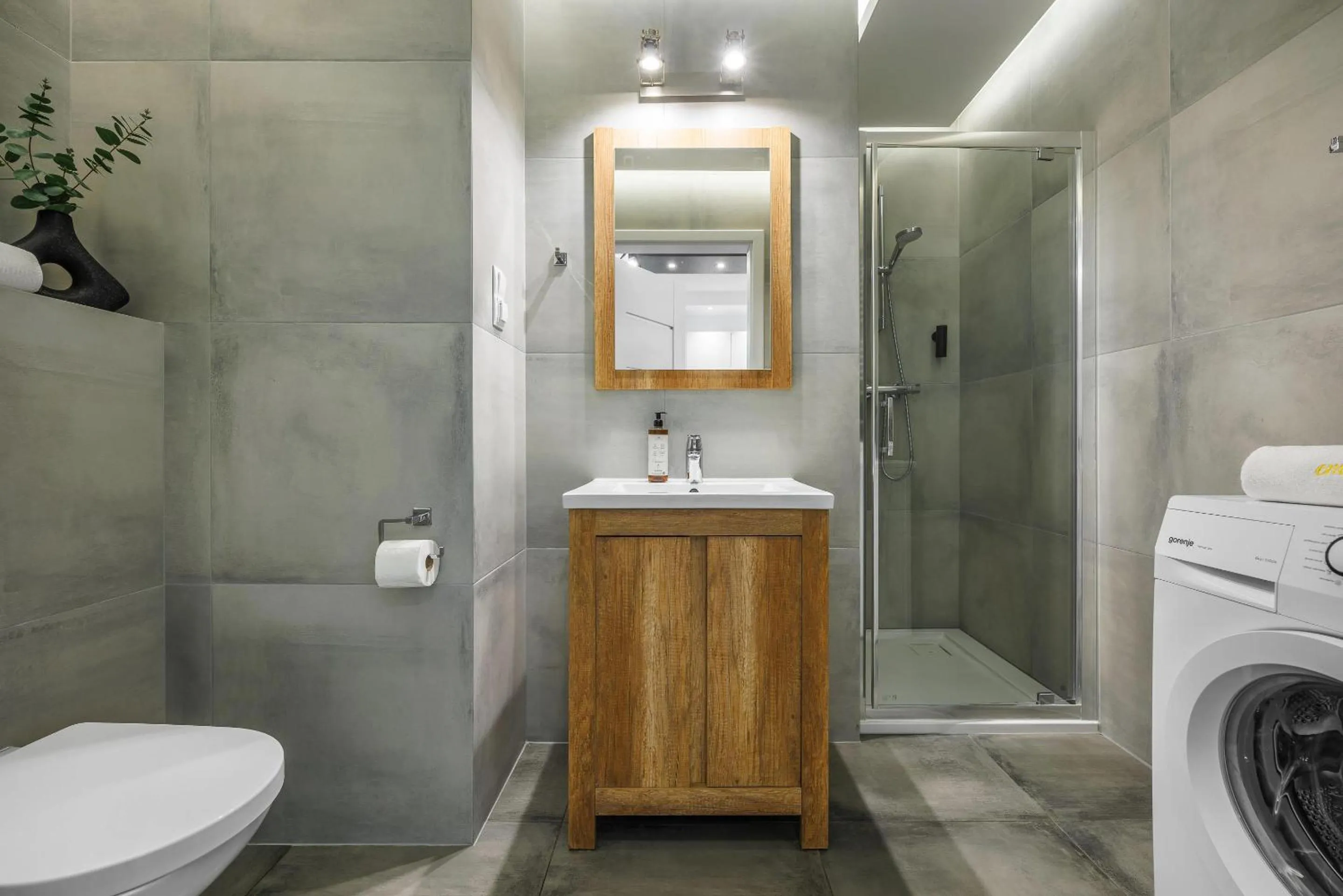 Shower in Emihouse CityVibe Apartments