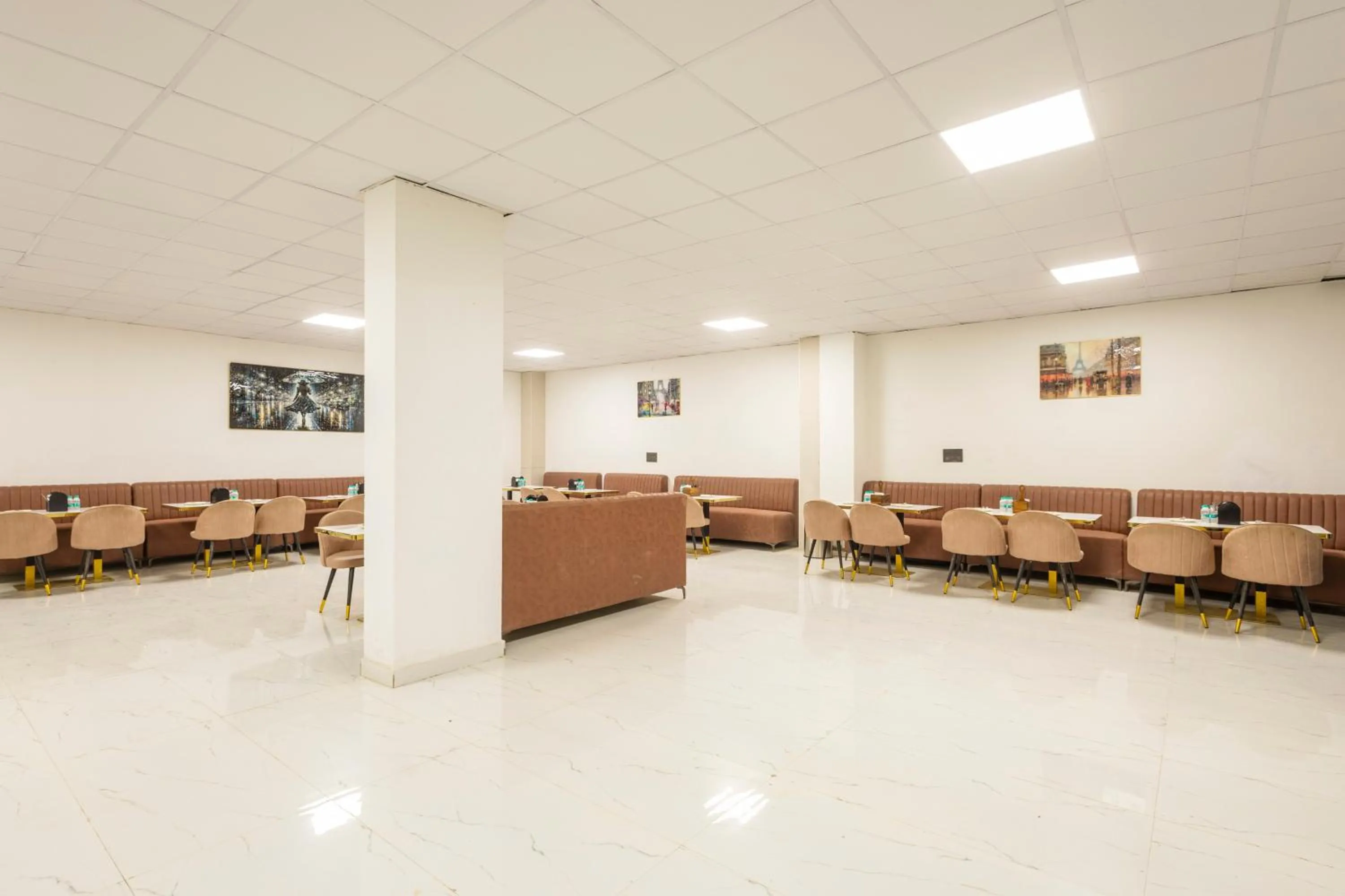 Restaurant/places to eat in Treebo Accent Park Hotel And Banquet