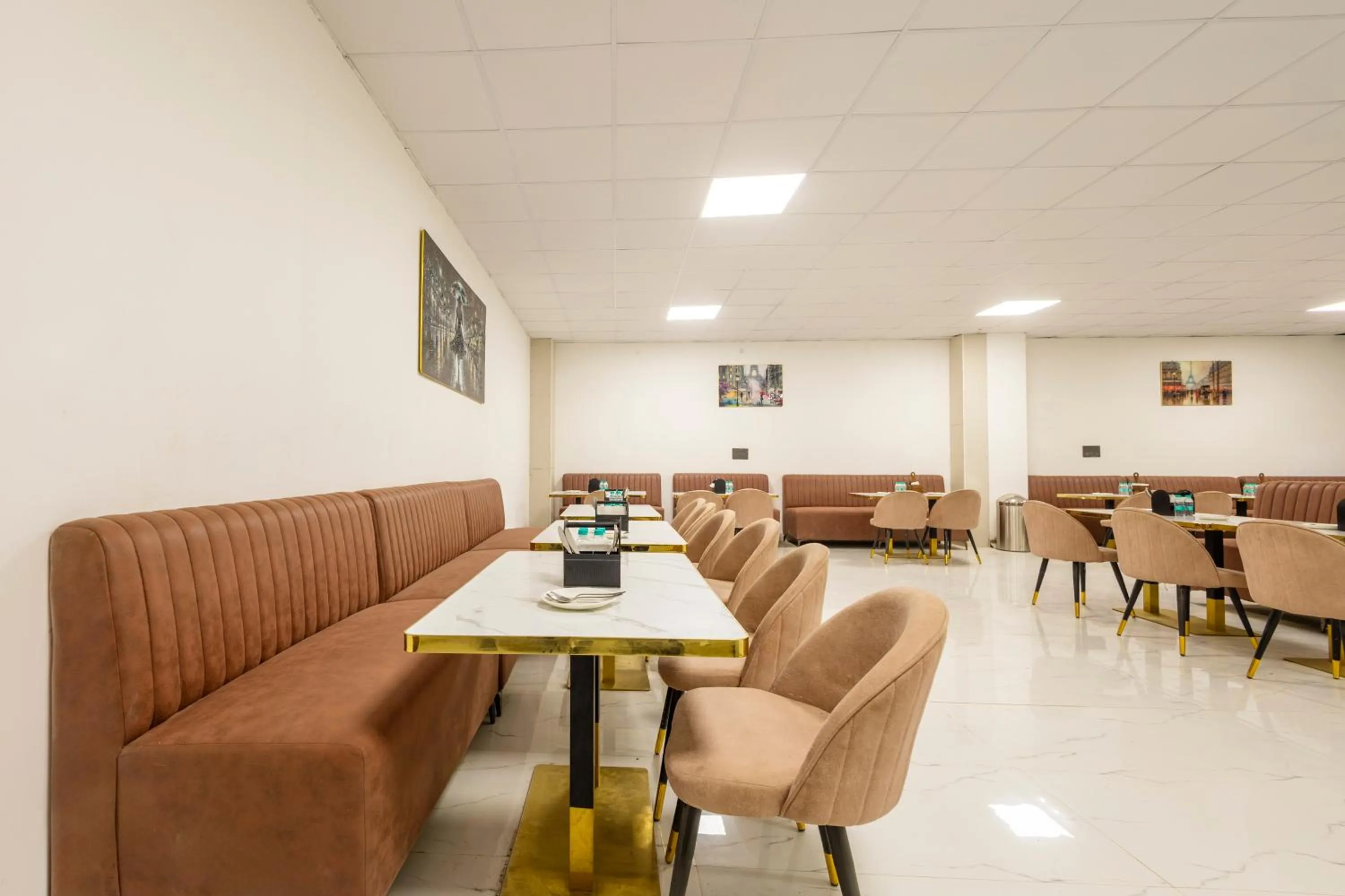 Restaurant/places to eat in Treebo Accent Park Hotel And Banquet