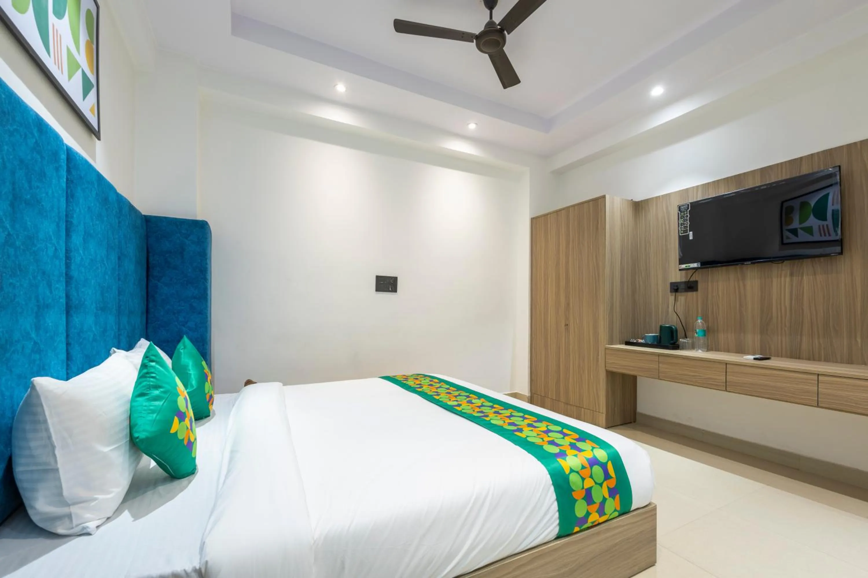 Bedroom, Bed in Treebo Accent Park Hotel And Banquet