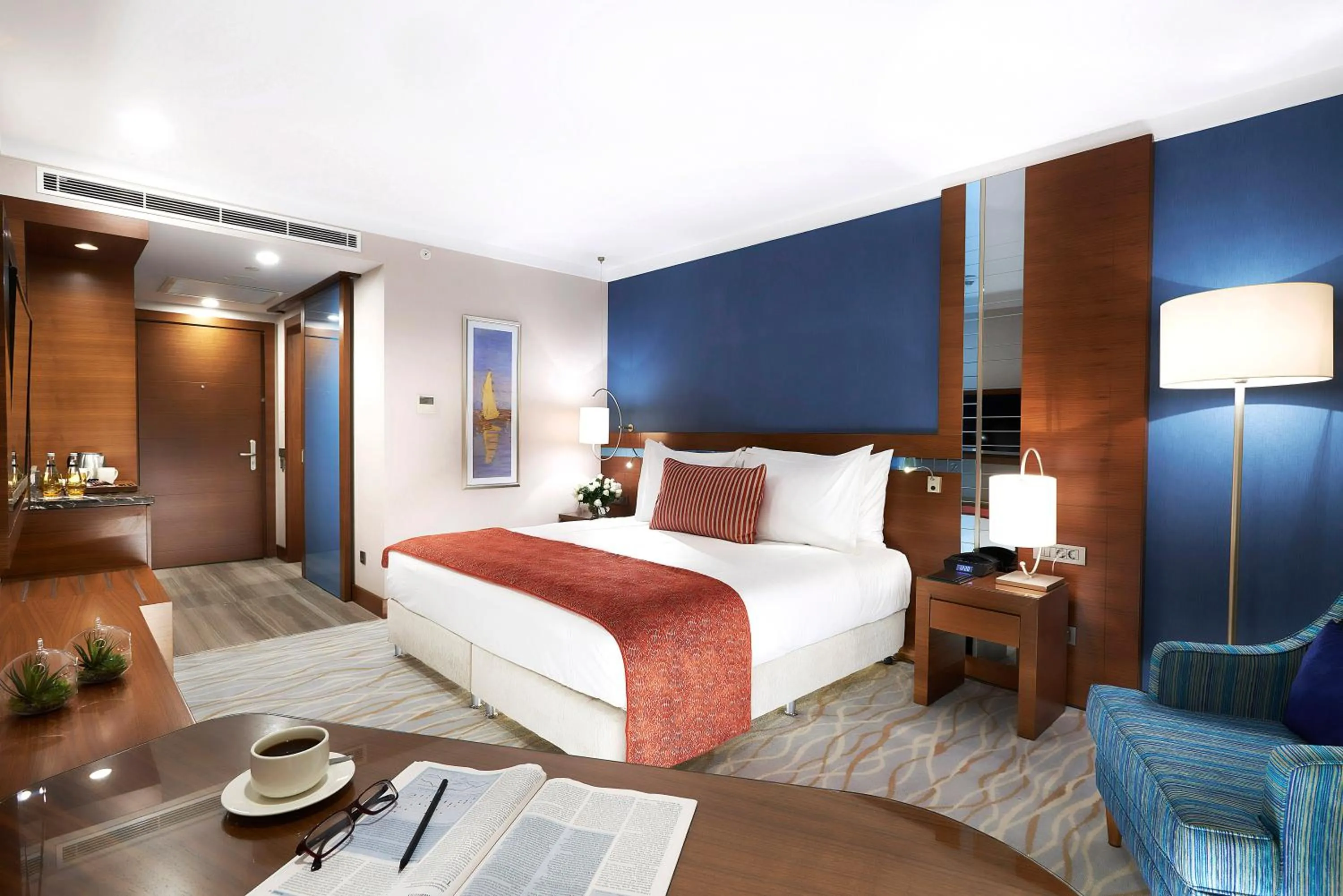 Photo of the whole room, Bed in Divan Mersin