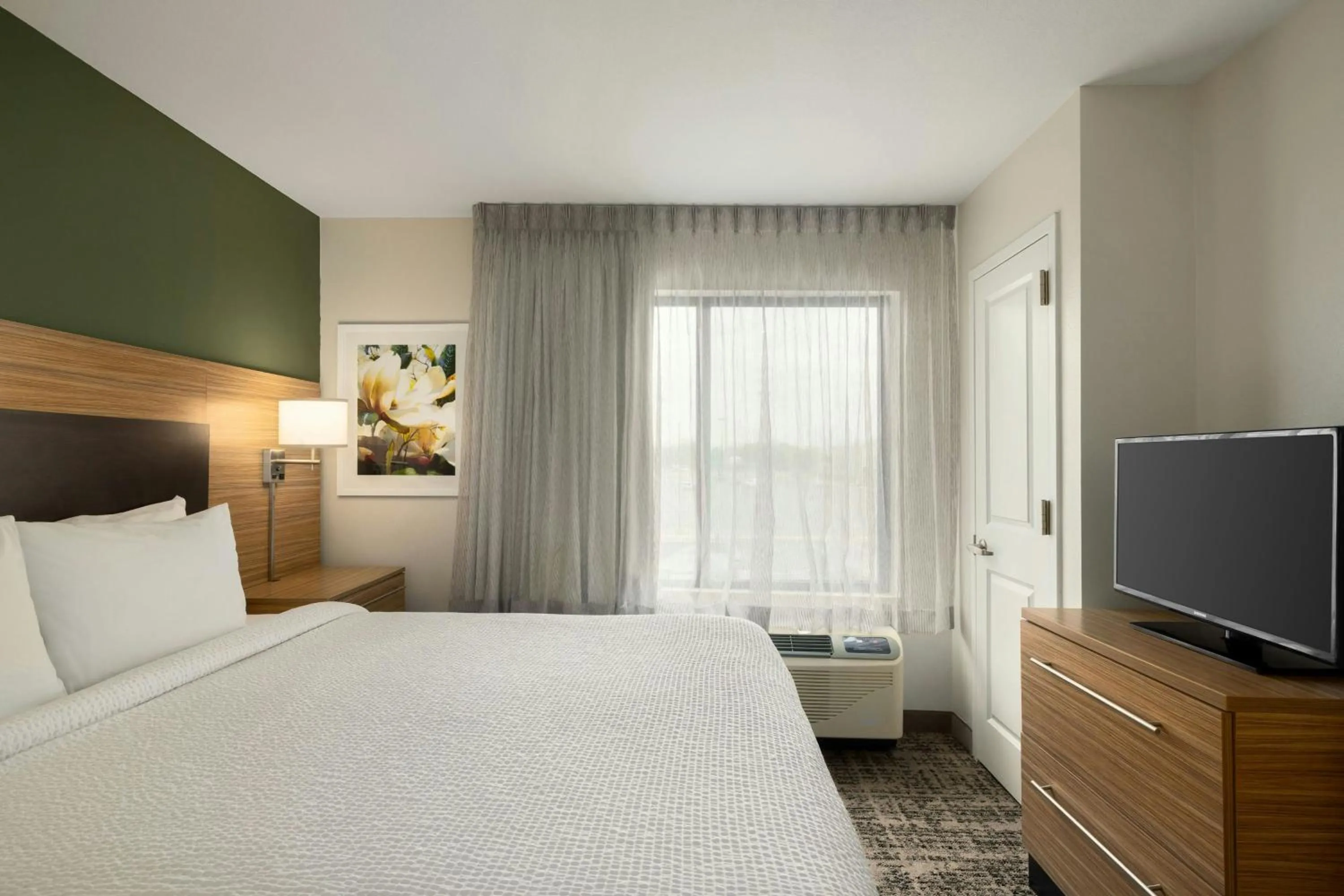 Bedroom, Bed in TownePlace Suites by Marriott Alexandria
