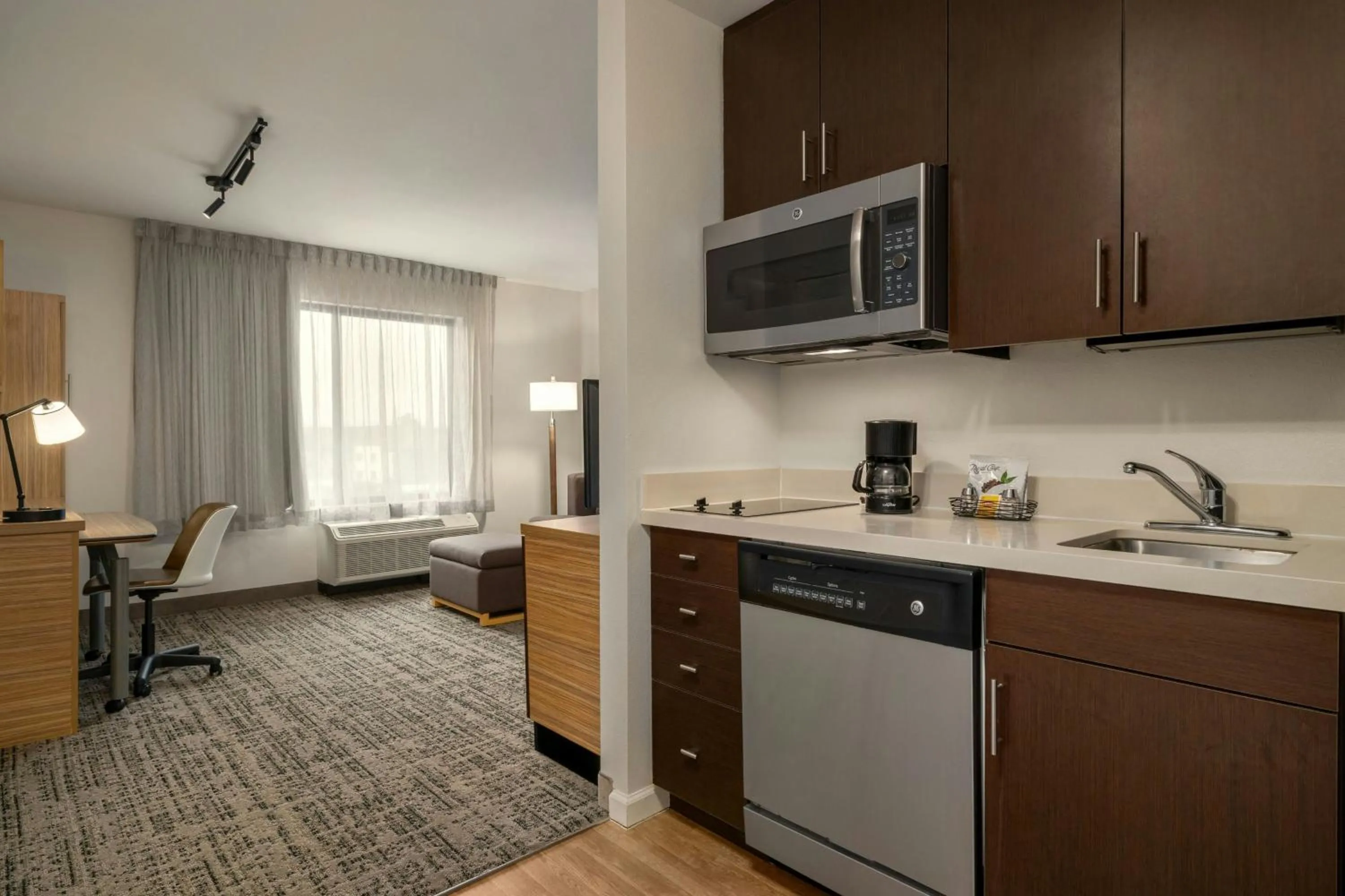 Kitchen or kitchenette in TownePlace Suites by Marriott Alexandria