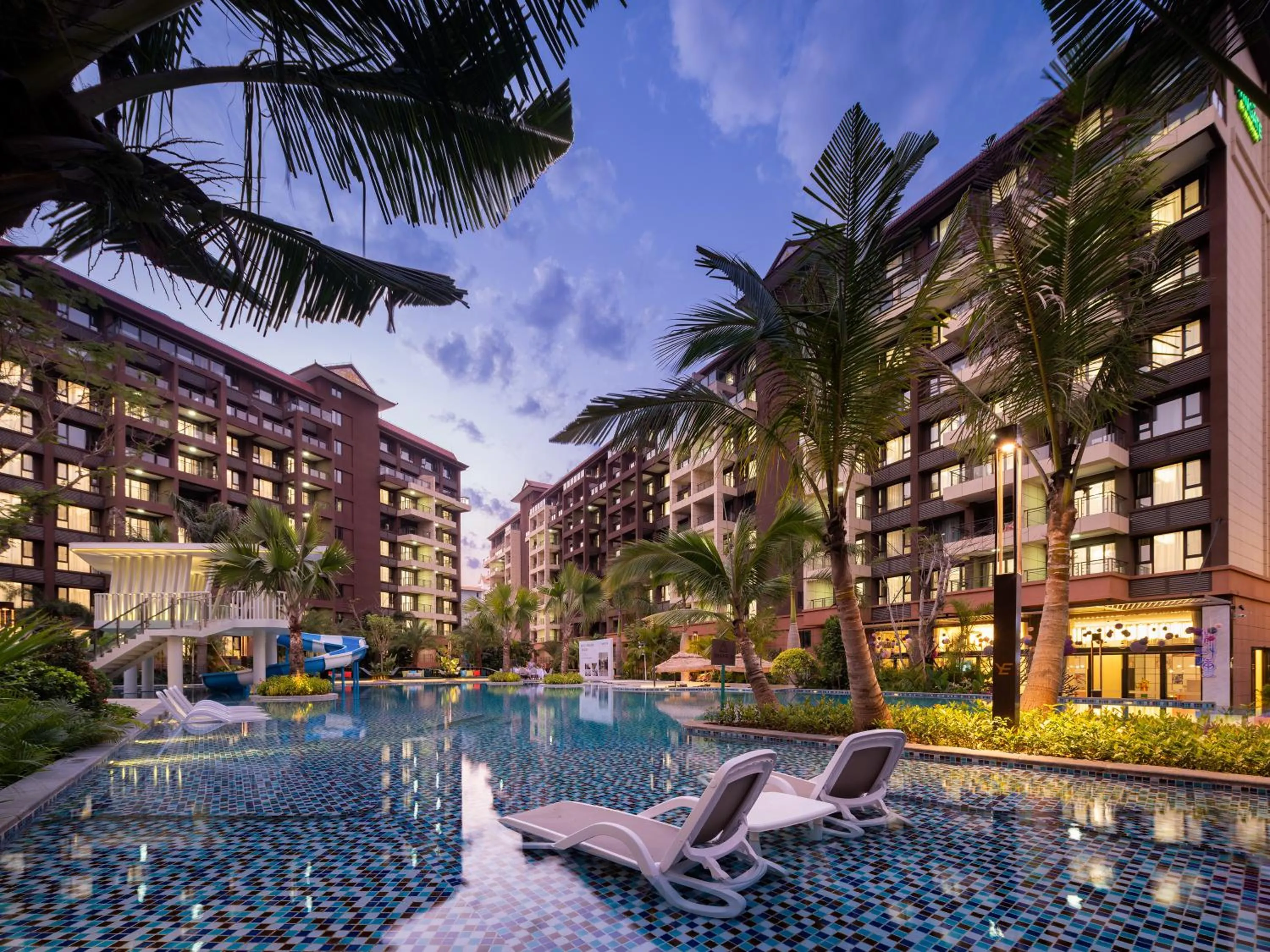 Swimming pool in Wanda Yi, Suite Xishuangbanna
