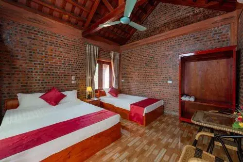 Triple Room with Pool View in TAM FAMILY HOMESTAY and RESTAURANT Triple Room with Pool View in TAM FAMILY HOMESTAY and RESTAURANT