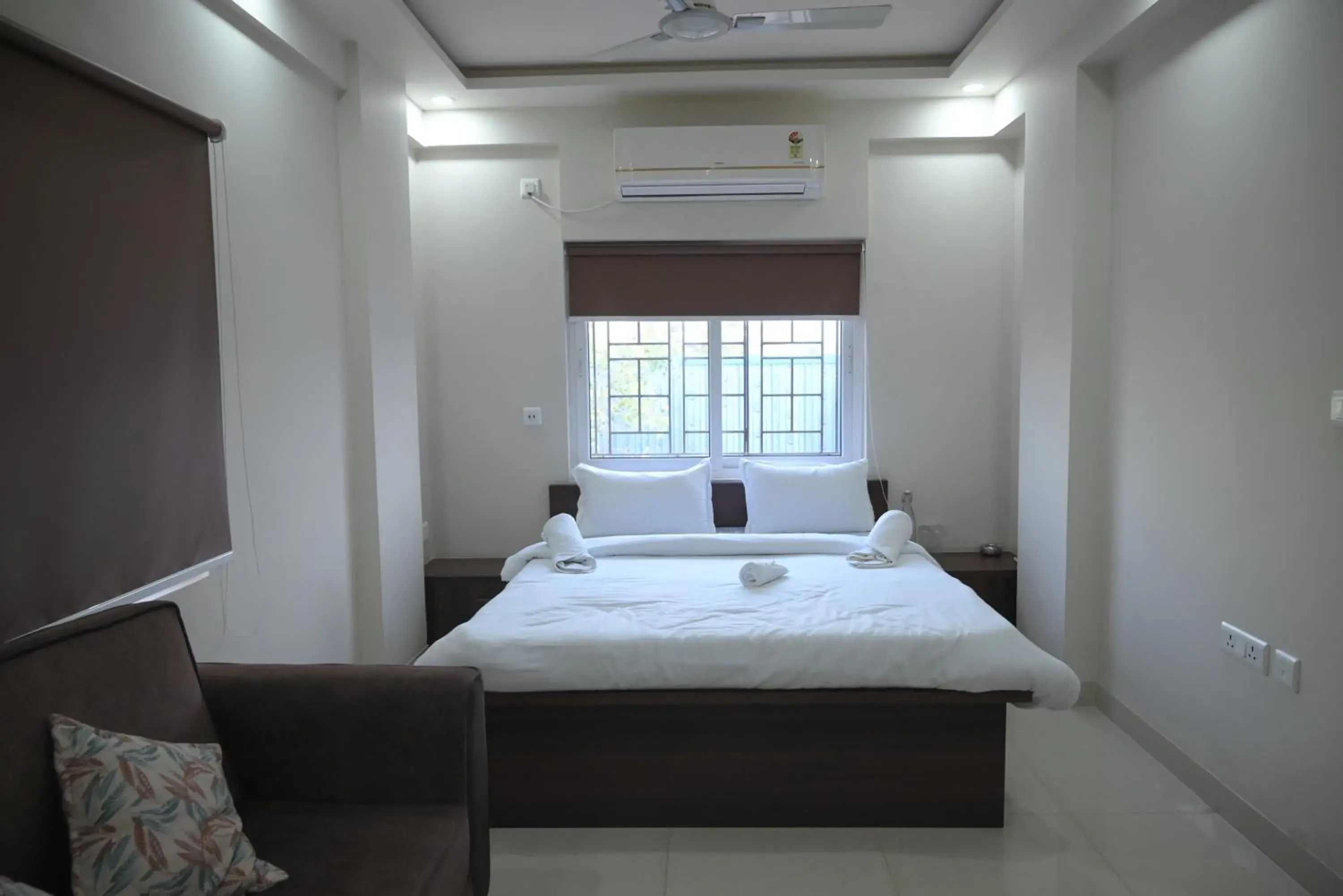 Suite - single occupancy in Yuvi Grand Residency Suite - single occupancy in Yuvi Grand Residency