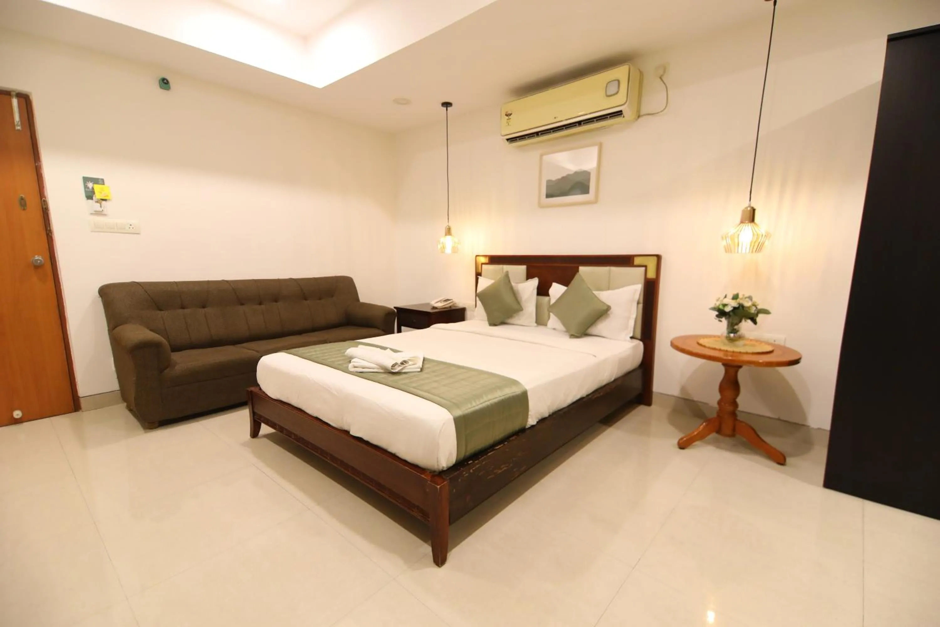 Bed in Earth Hotels Domlur