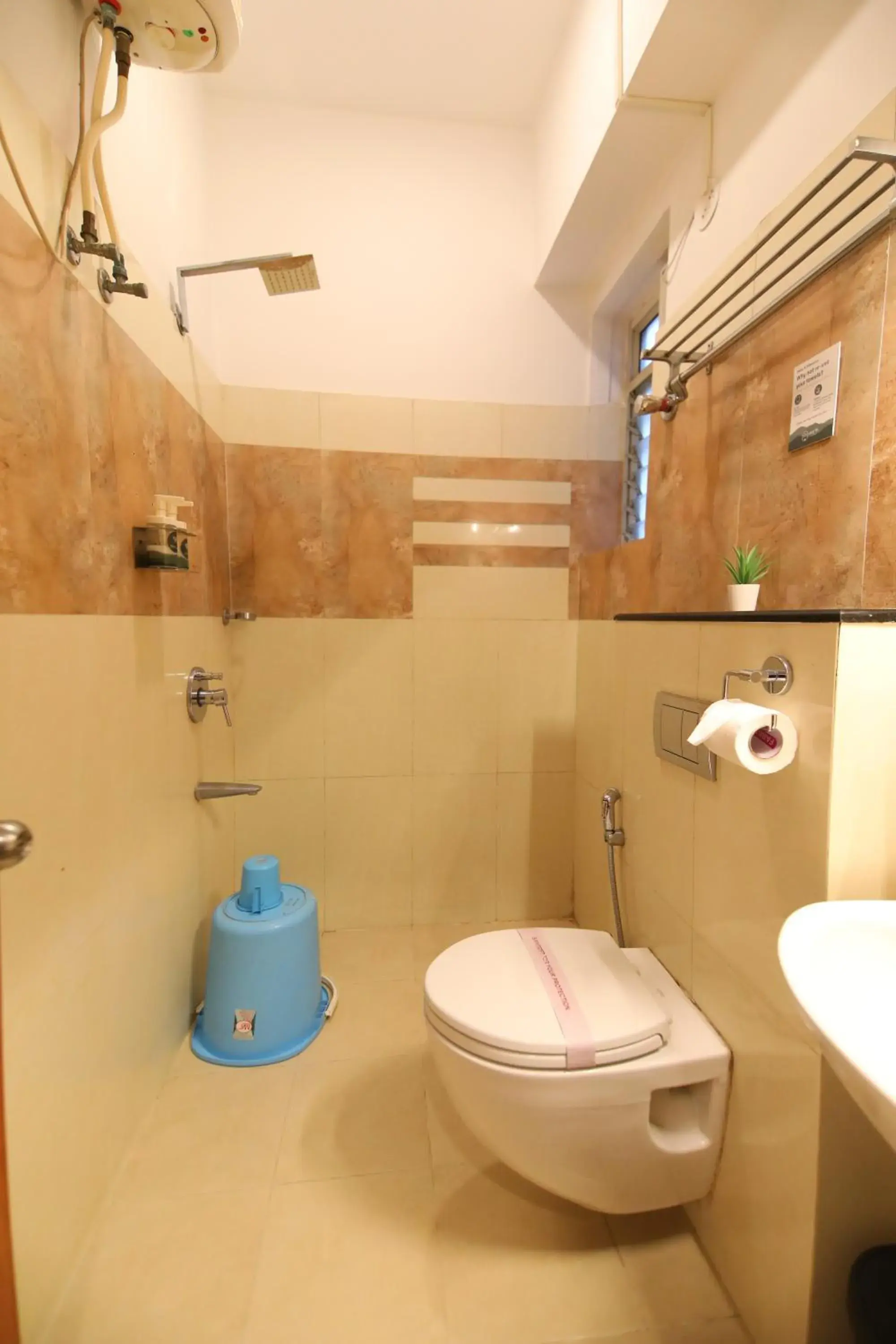 Shower in Earth Hotels Domlur Shower in Earth Hotels Domlur