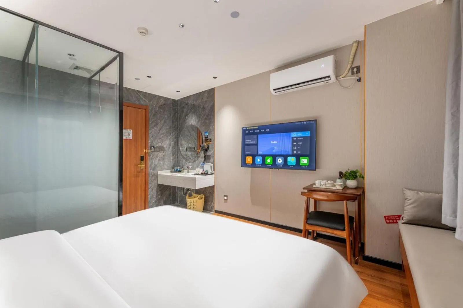 TV and multimedia, Bed in Chami Apartment Hotel, Buhadi