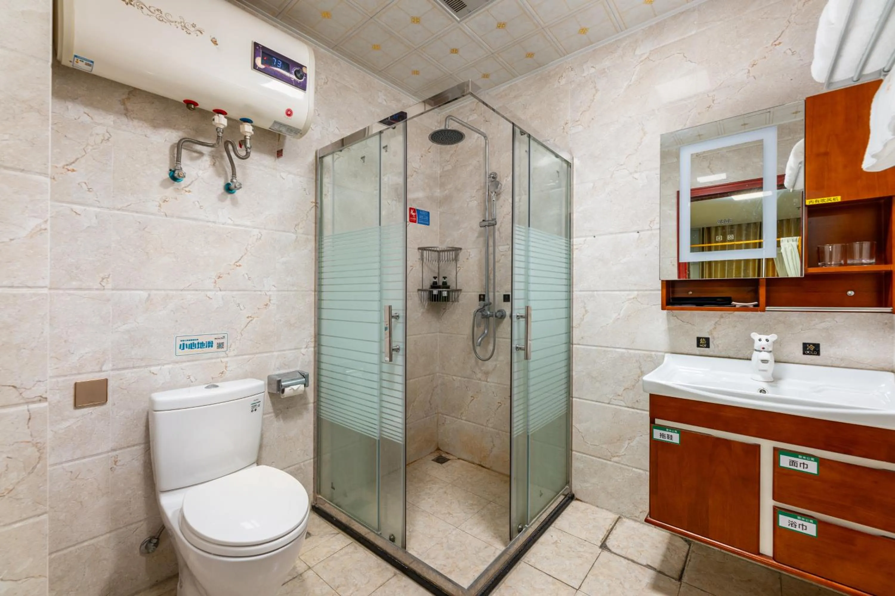 Bathroom in Chami Apartment Hotel, Buhadi