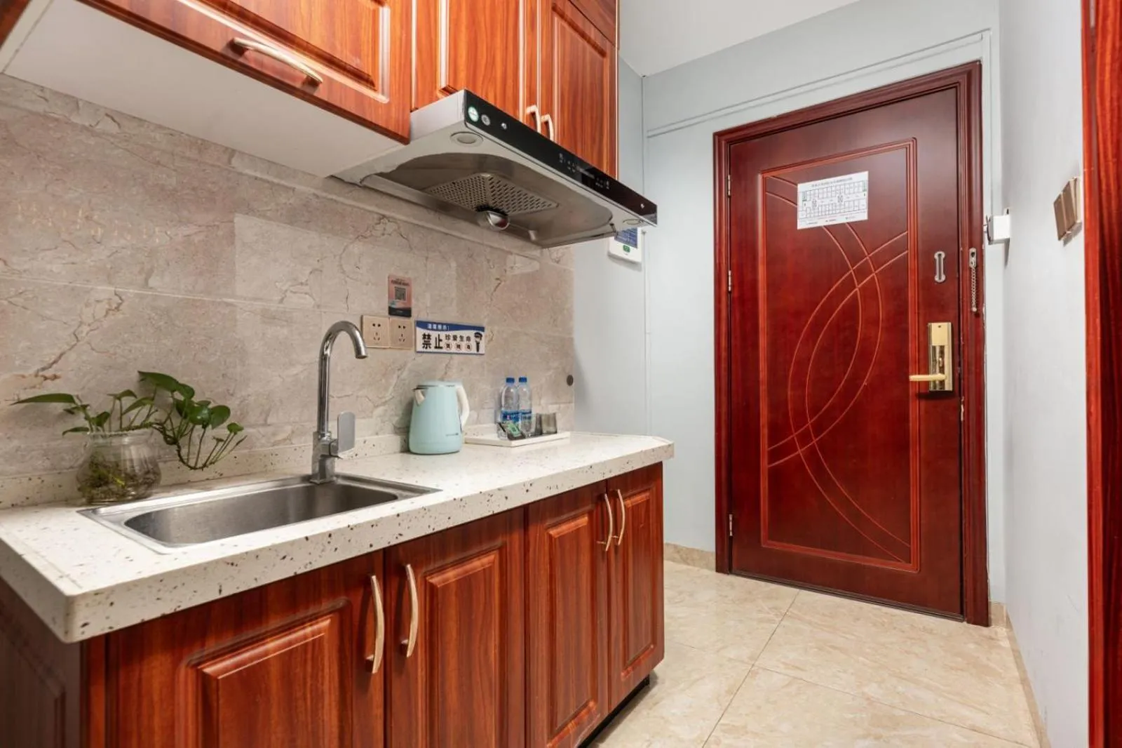 Kitchen or kitchenette in Chami Apartment Hotel, Buhadi