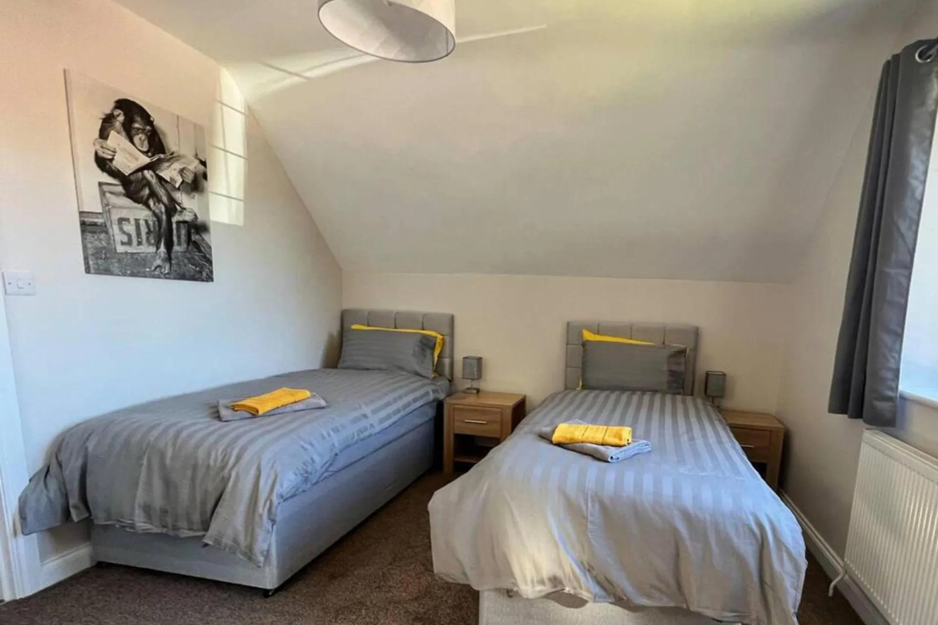 Bed in 2-Bed House - Sleeps 6 - Garden Parking Wifi