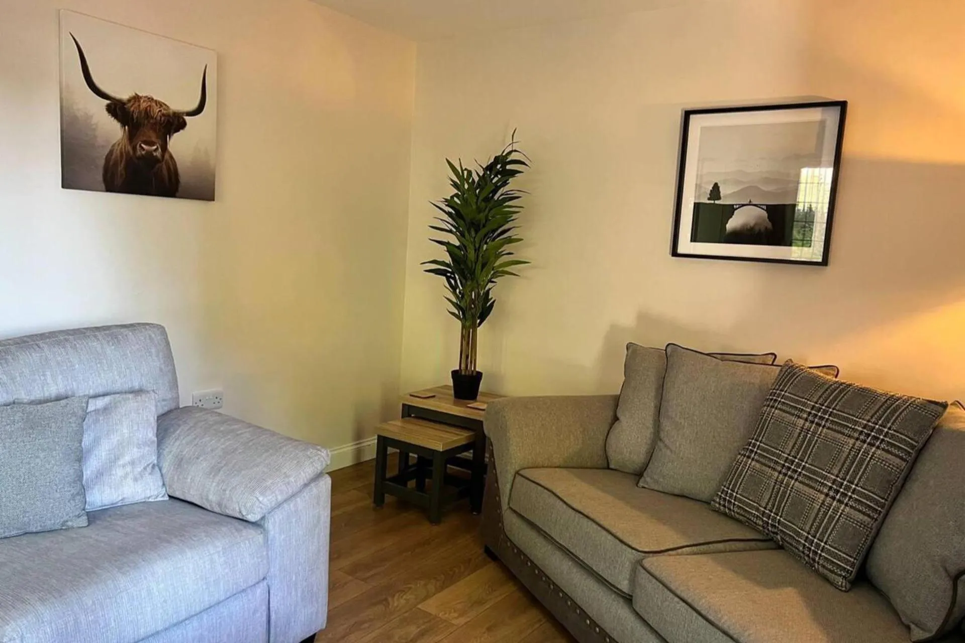 Living room in 2-Bed House - Sleeps 6 - Garden Parking Wifi