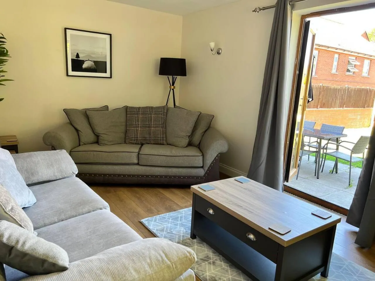 Garden in 2-Bed House - Sleeps 6 - Garden Parking Wifi