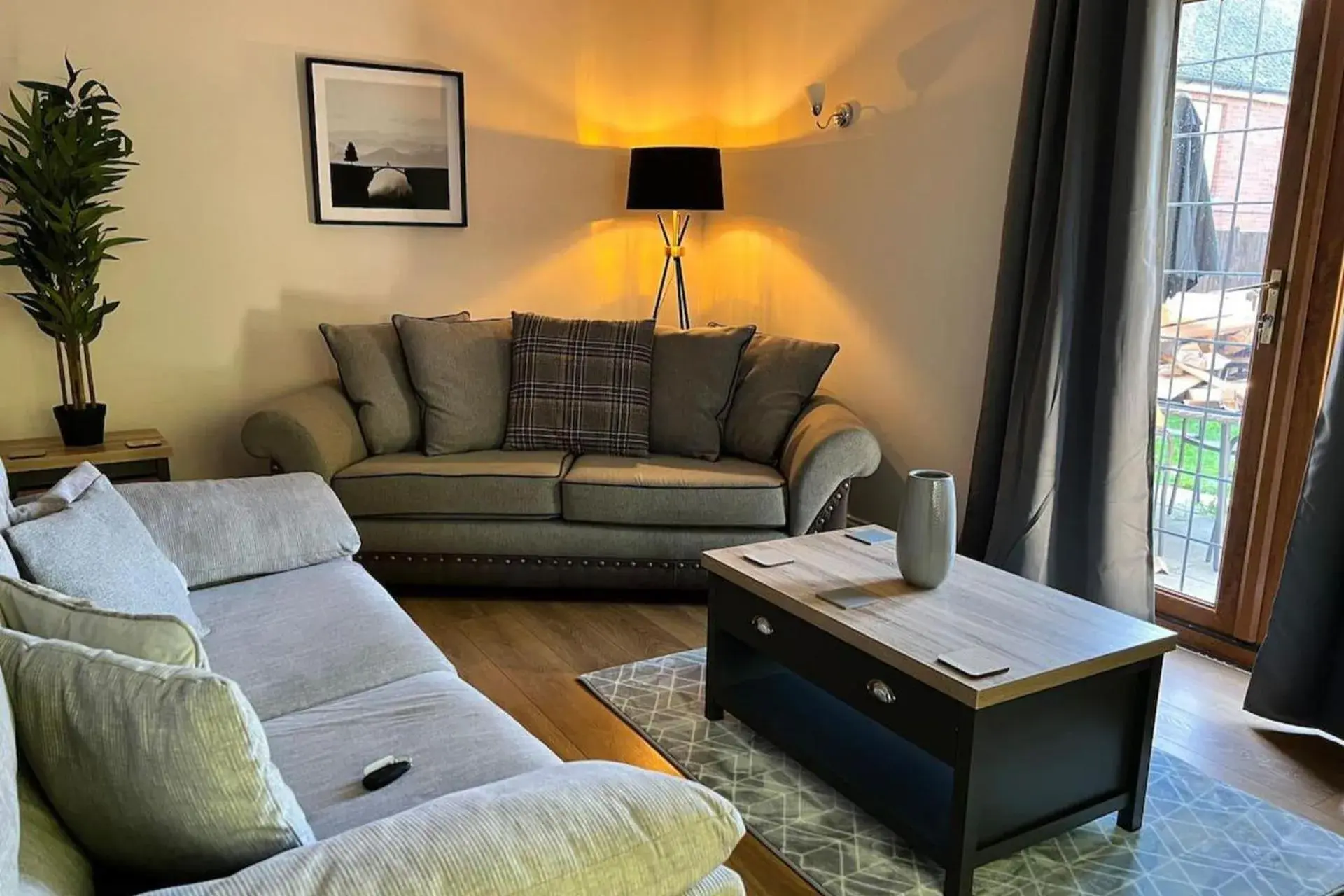 2-Bed House - Sleeps 6 - Garden Parking Wifi 2-Bed House - Sleeps 6 - Garden Parking Wifi