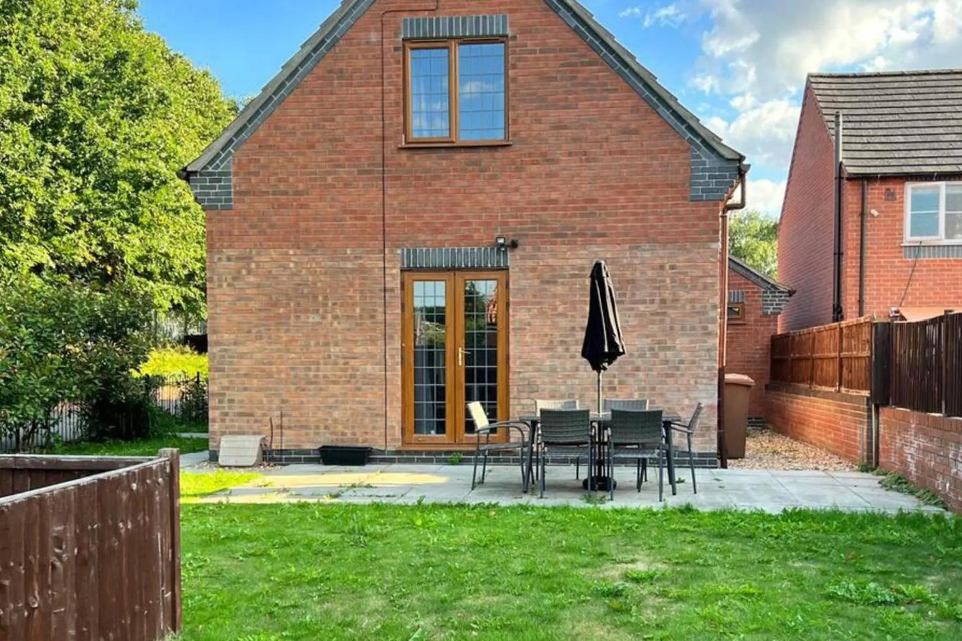 Property building in 2-Bed House - Sleeps 6 - Garden Parking Wifi