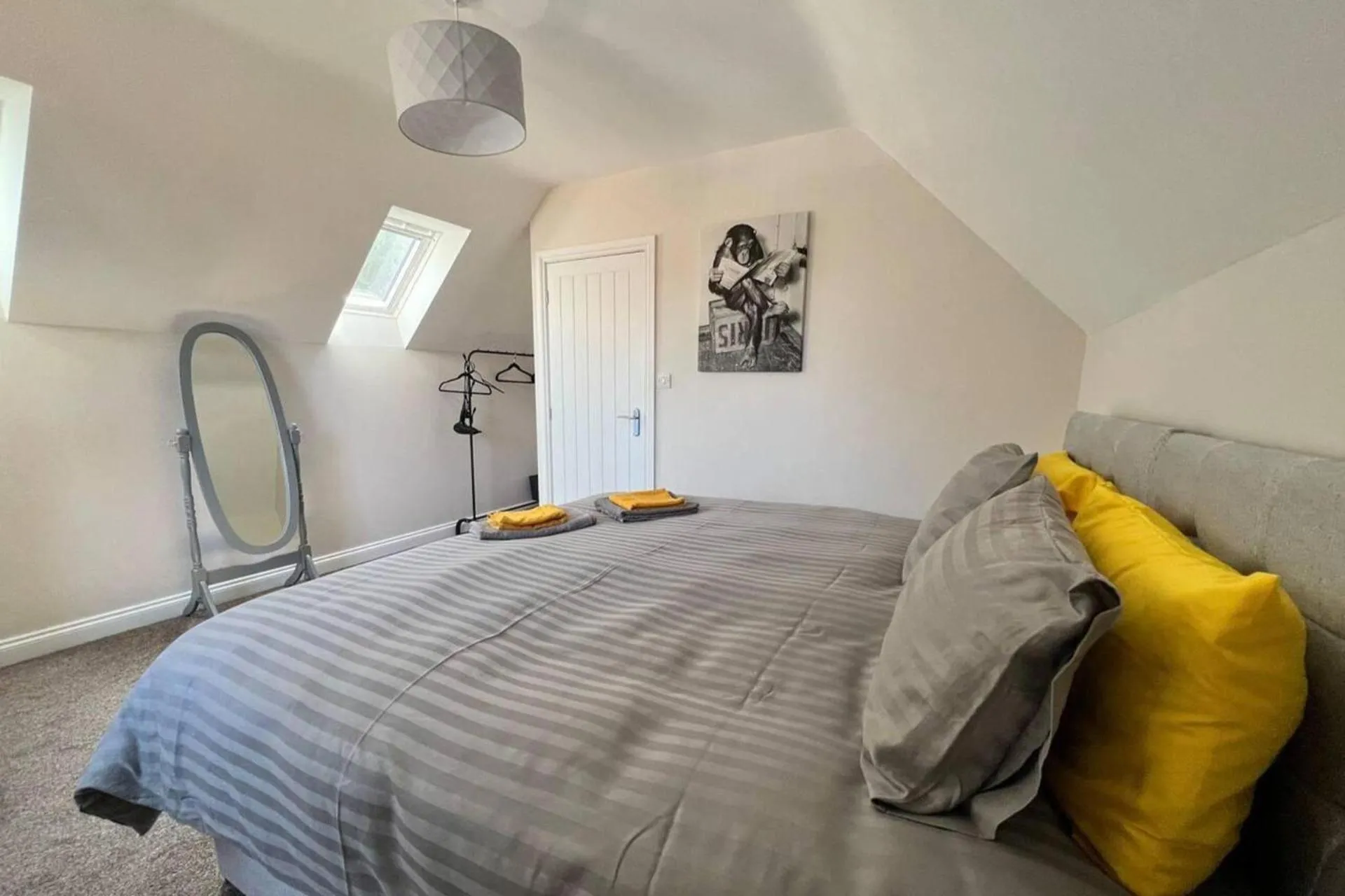 Bed in 2-Bed House - Sleeps 6 - Garden Parking Wifi