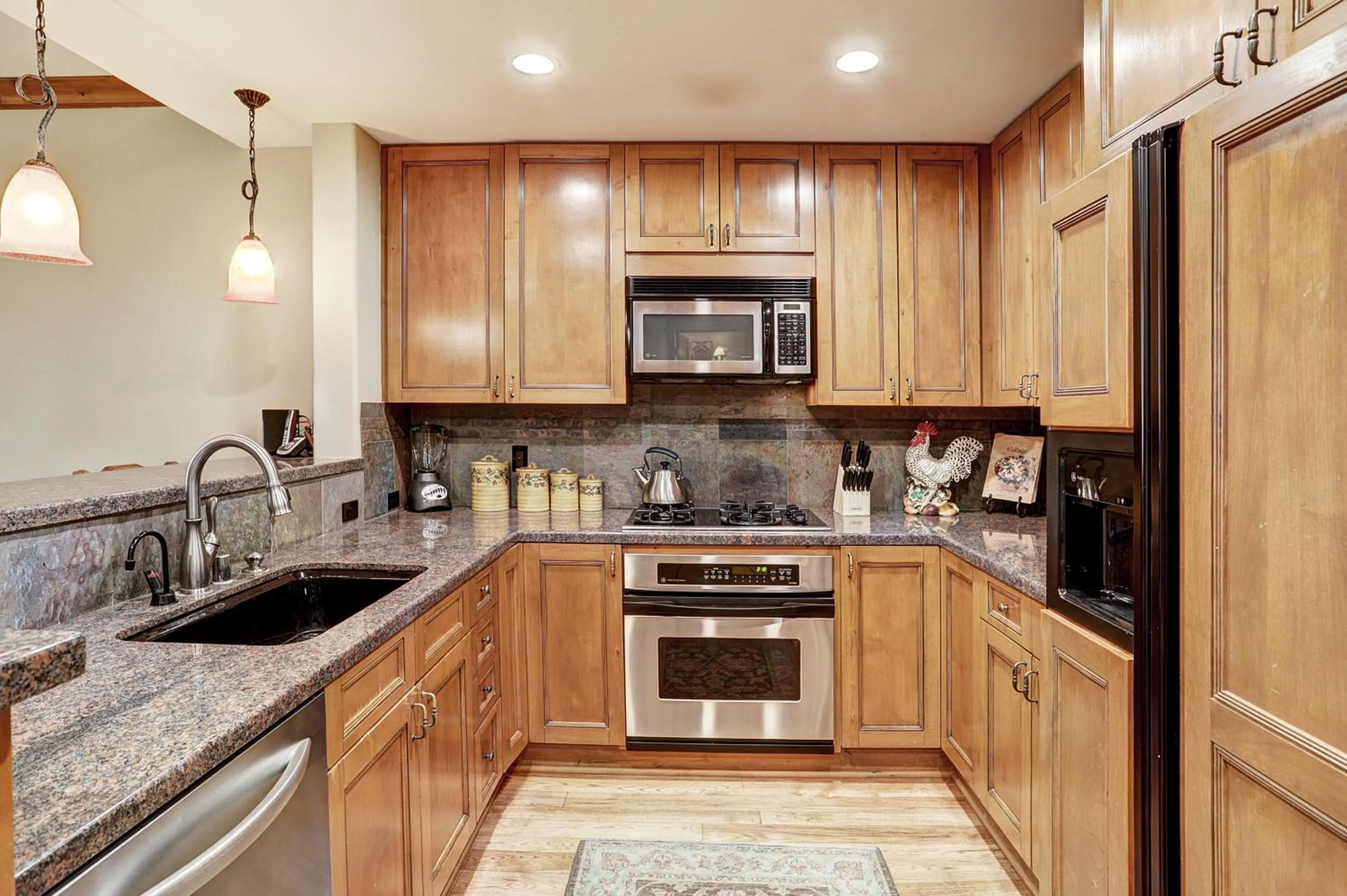 Kitchen or kitchenette in Bachelor Gulch Village