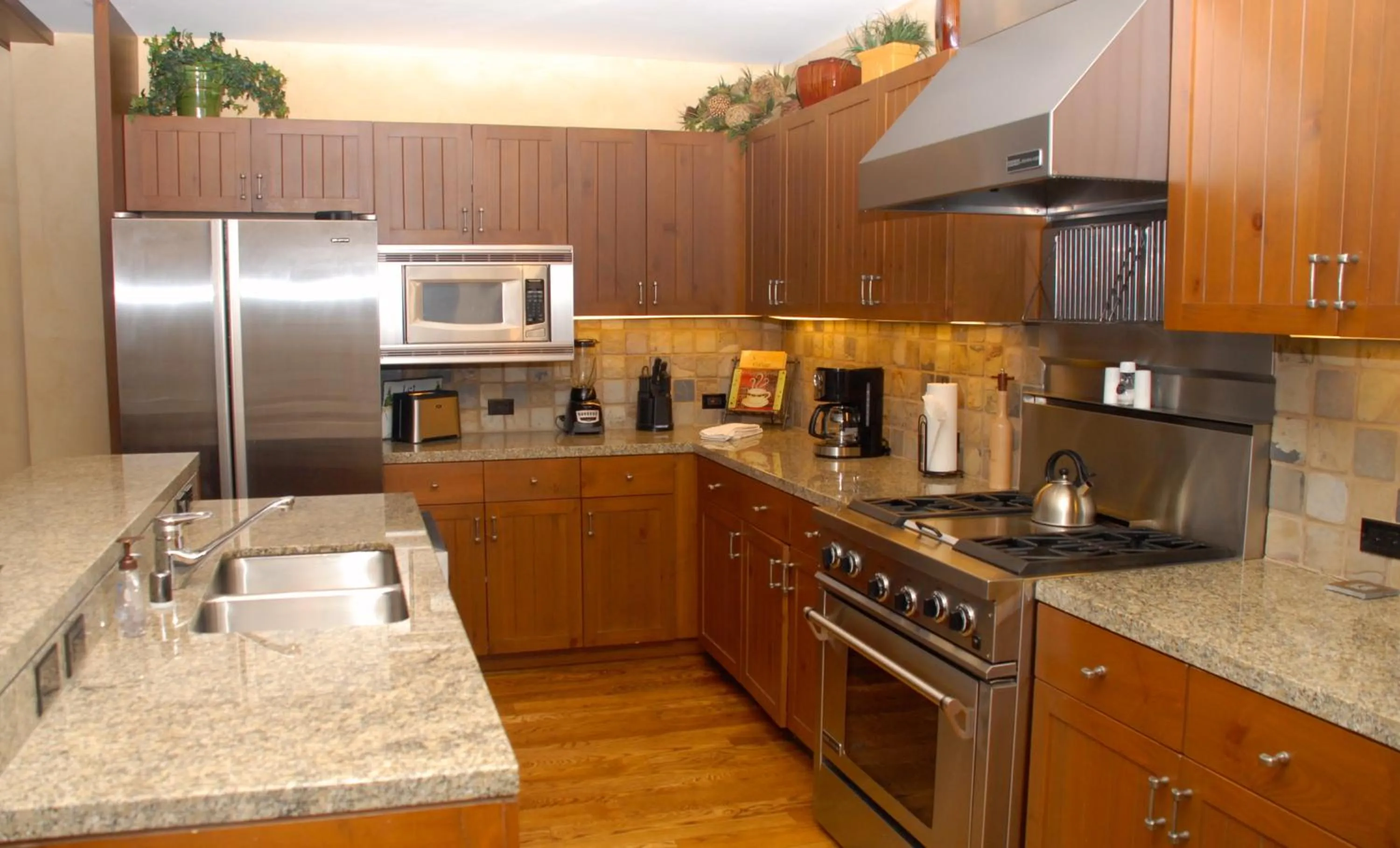 Kitchen or kitchenette in Bachelor Gulch Village
