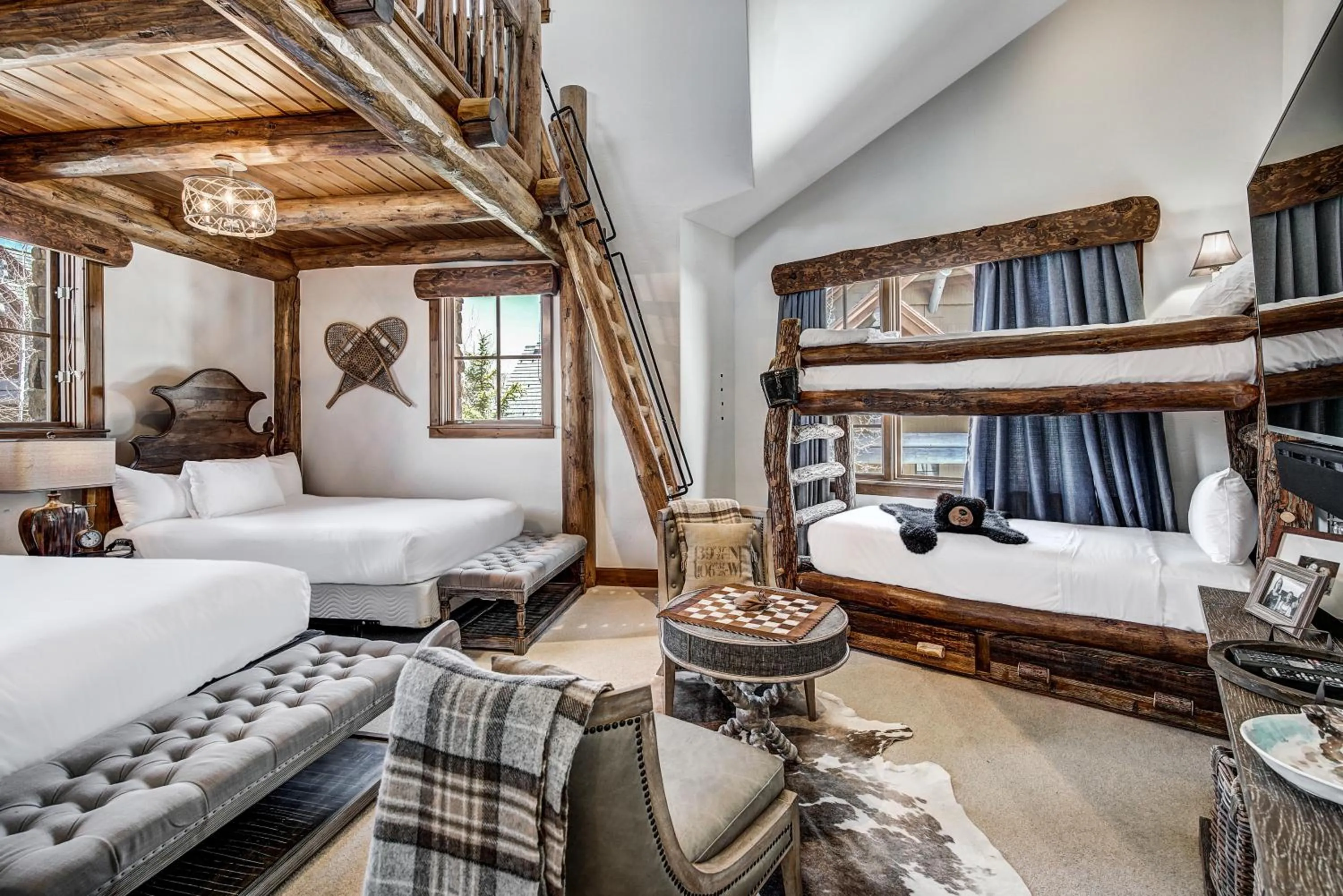 Bedroom, Bed in Bachelor Gulch Village