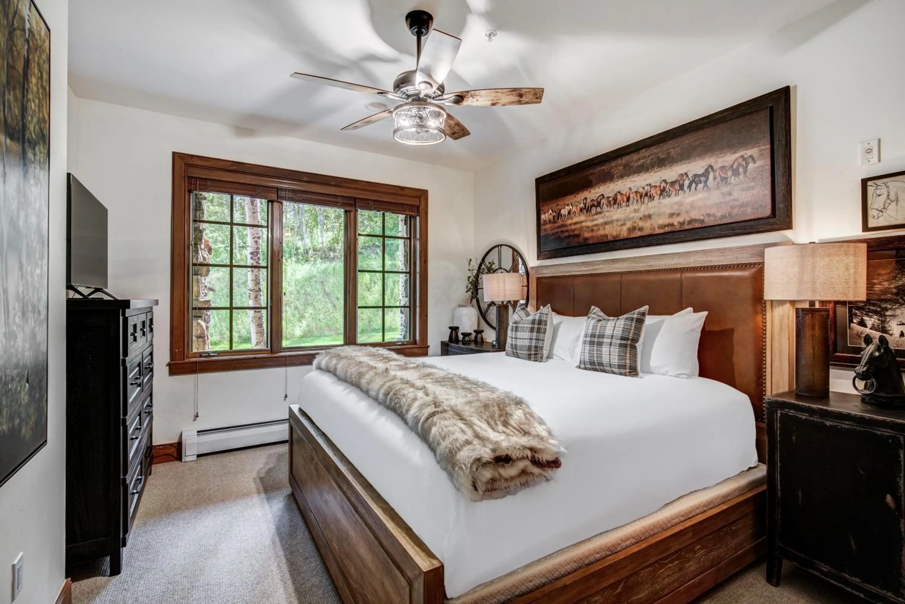 Bedroom, Bed in Bachelor Gulch Village