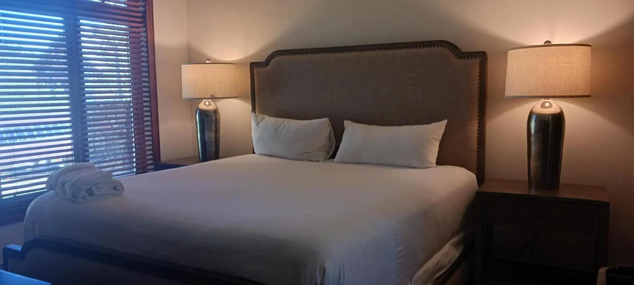 Bedroom, Bed in Bachelor Gulch Village