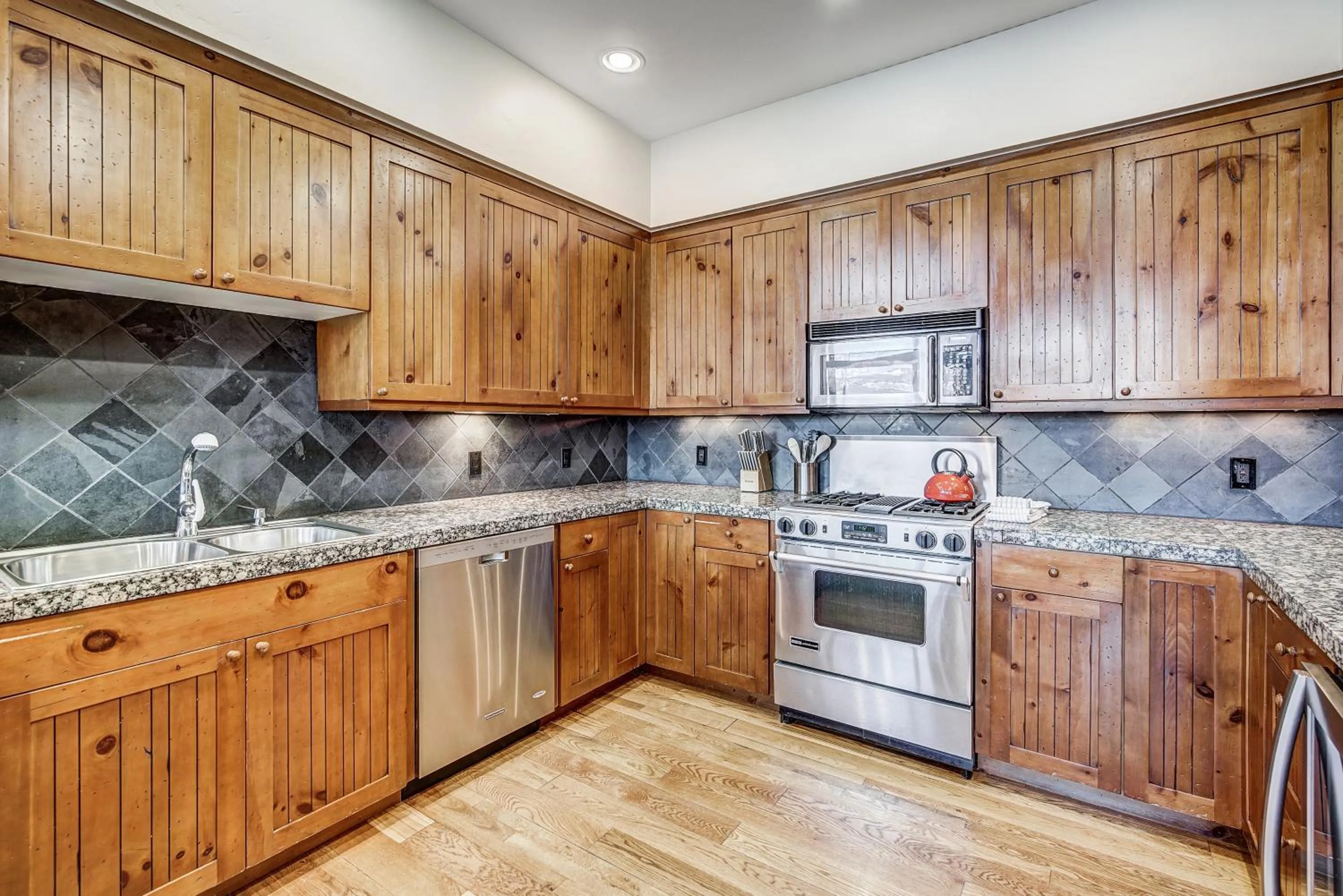 Kitchen or kitchenette in Bachelor Gulch Village