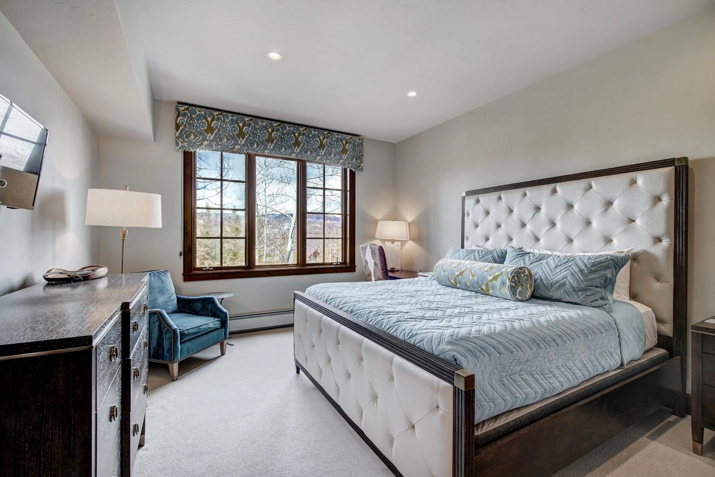 Bedroom, Bed in Bachelor Gulch Village