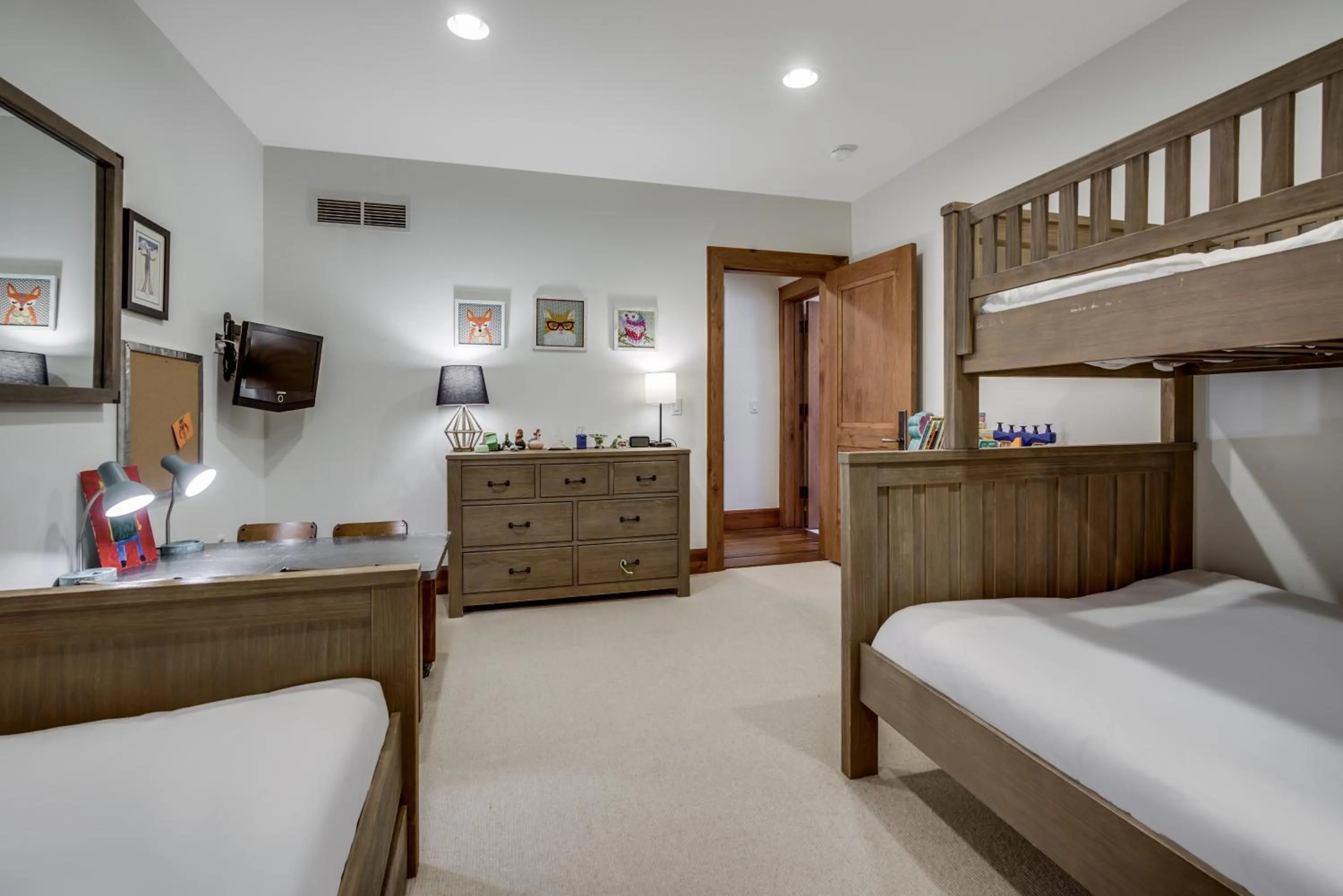 Bedroom, Bed in Bachelor Gulch Village