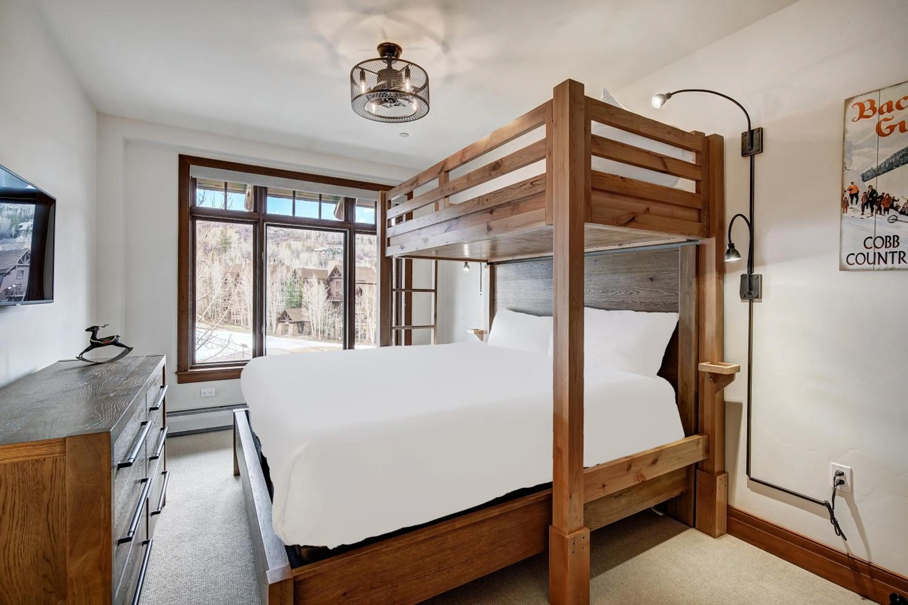 Bedroom, Bed in Bachelor Gulch Village