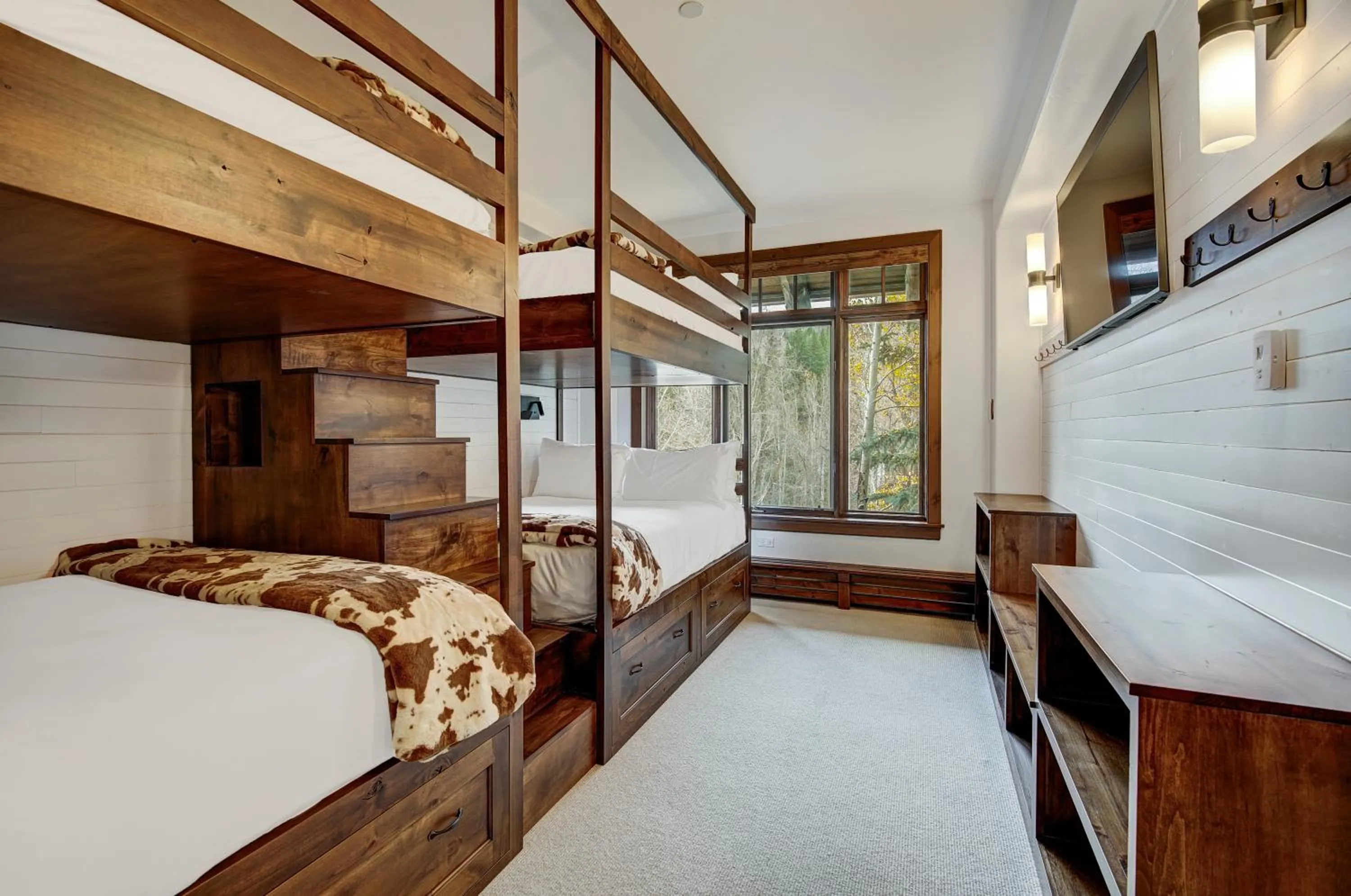 Bedroom, Bed in Bachelor Gulch Village