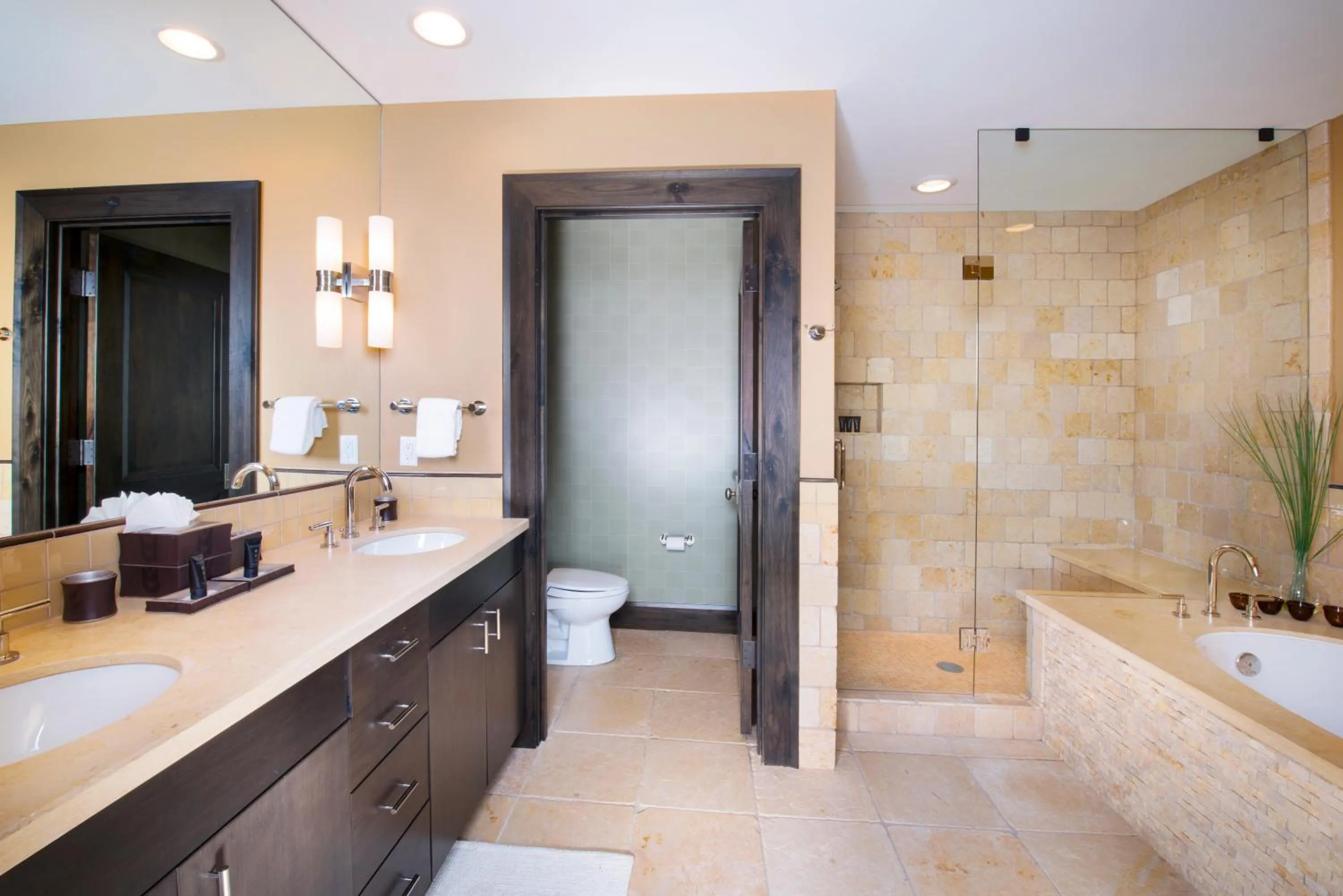 Kitchen or kitchenette in Bachelor Gulch Village