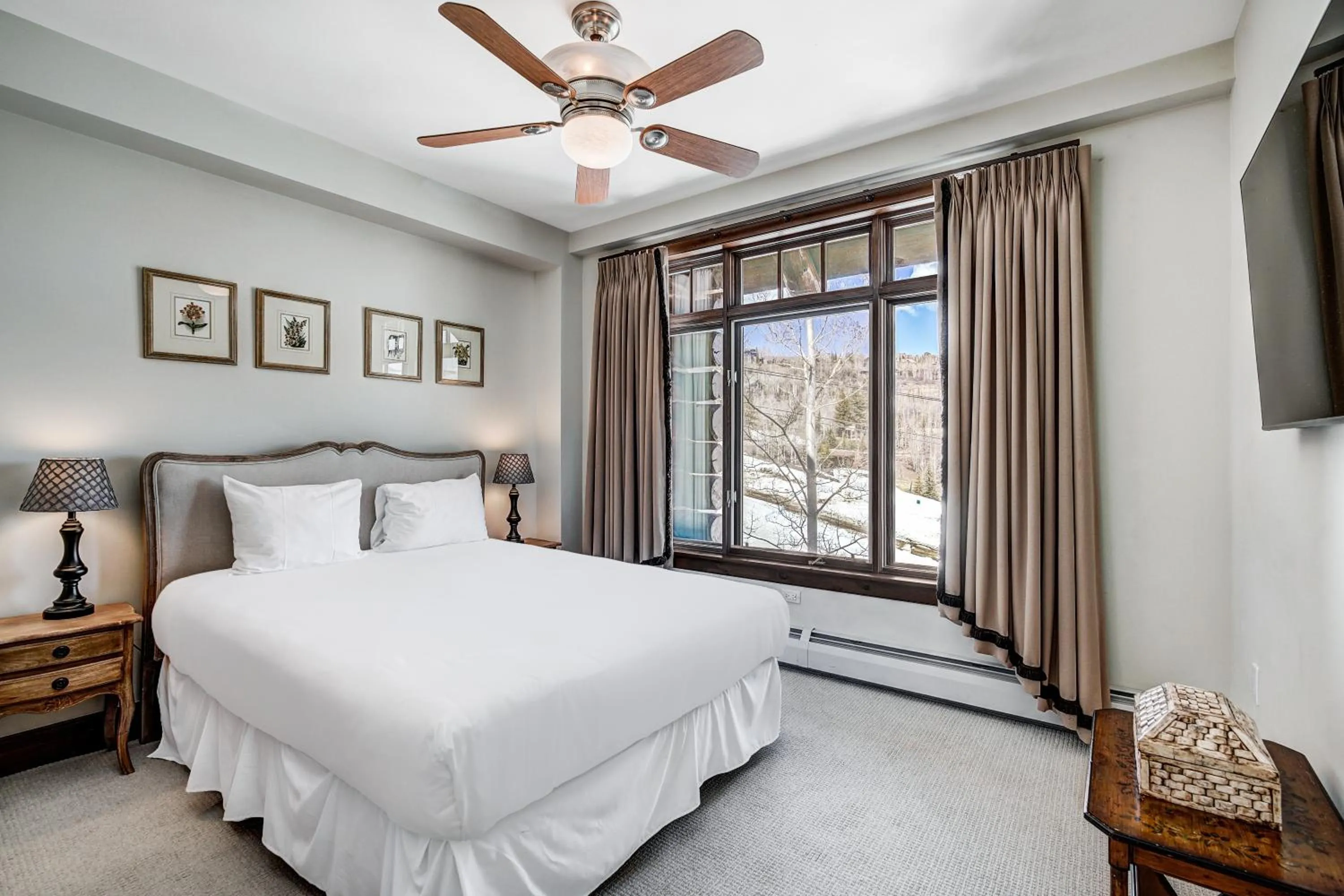 Bedroom, Bed in Bachelor Gulch Village