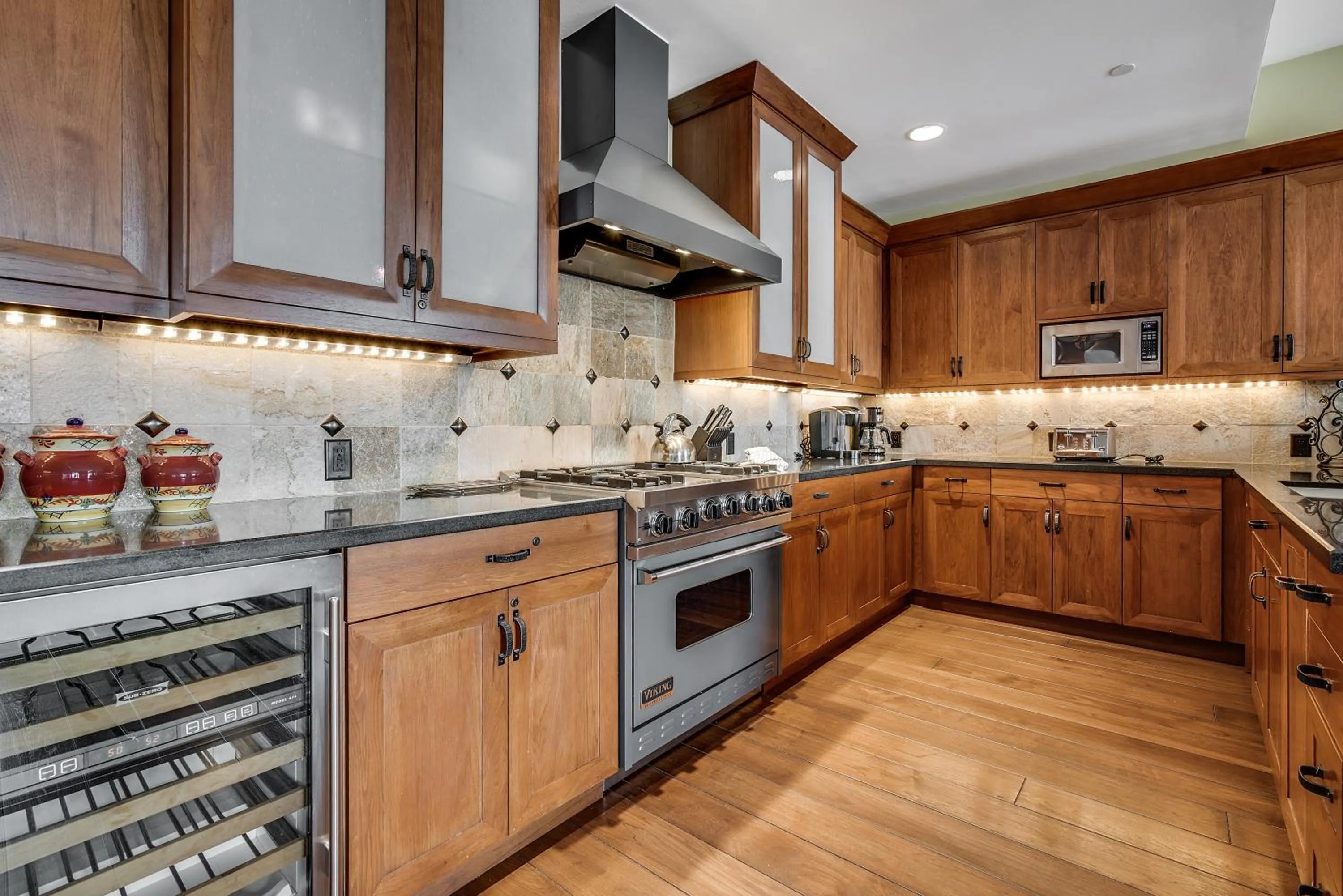 Kitchen or kitchenette in Bachelor Gulch Village