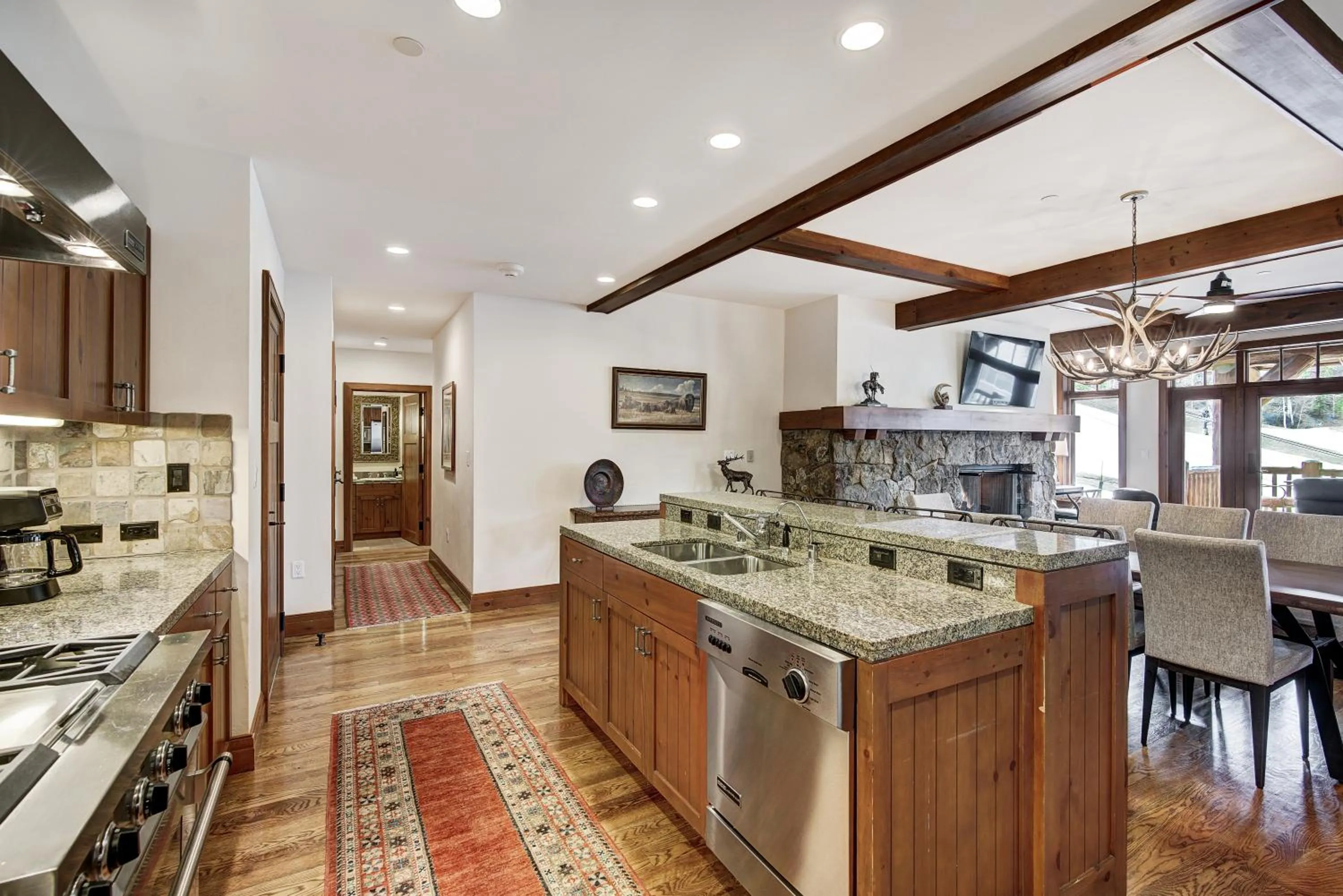 Kitchen or kitchenette in Bachelor Gulch Village