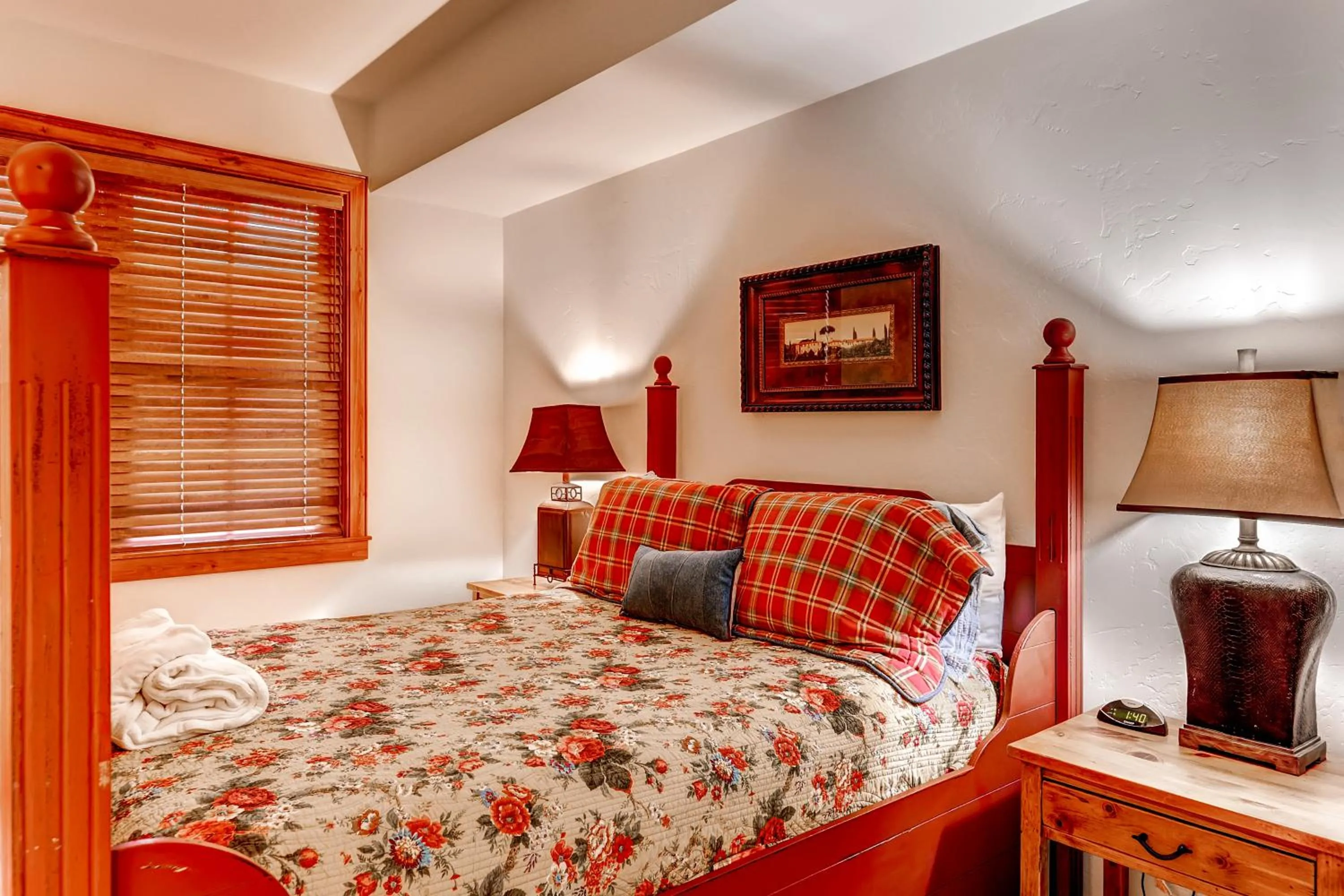 Bedroom, Bed in Bachelor Gulch Village