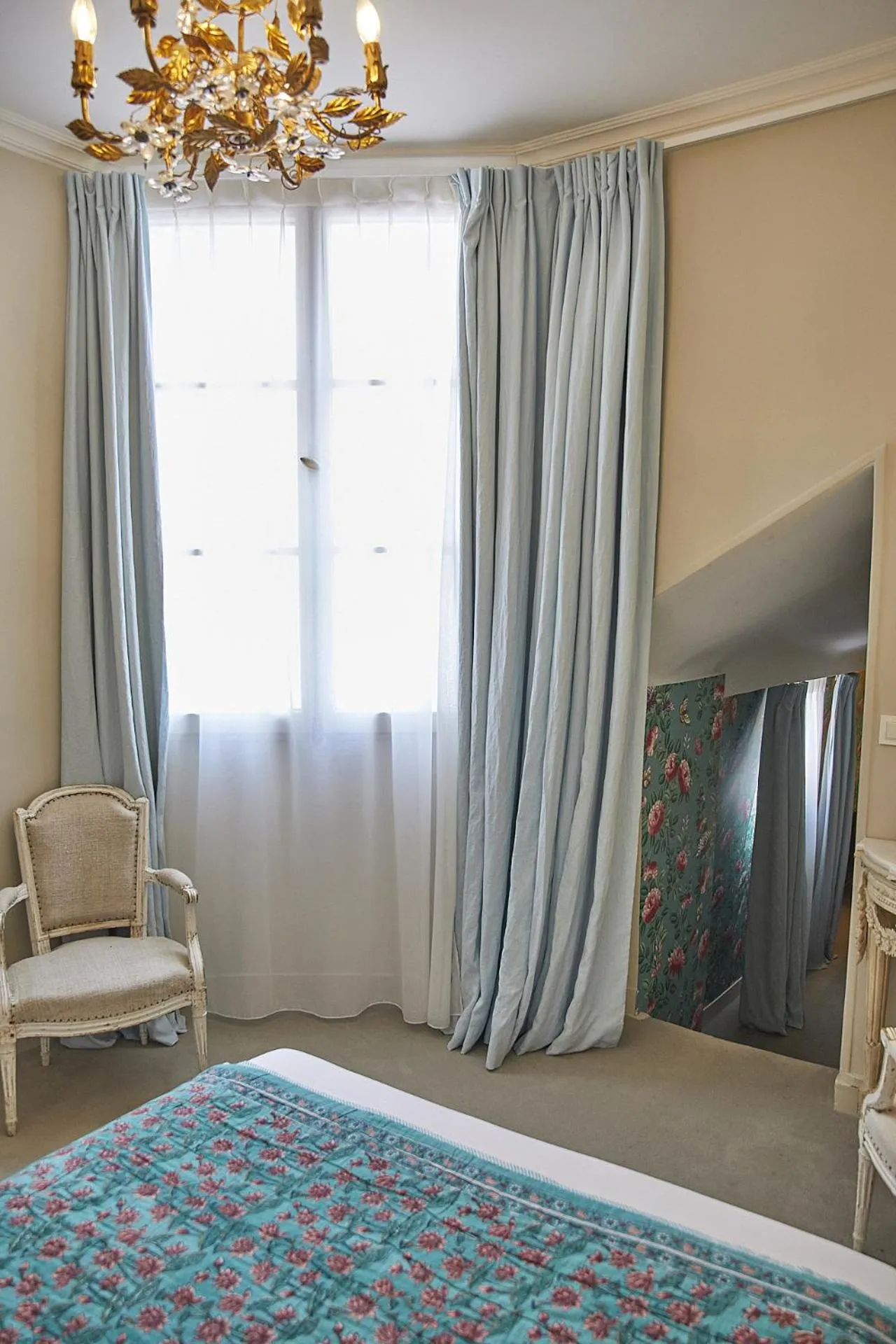 Bed in Hôtel du Danube Saint Germain