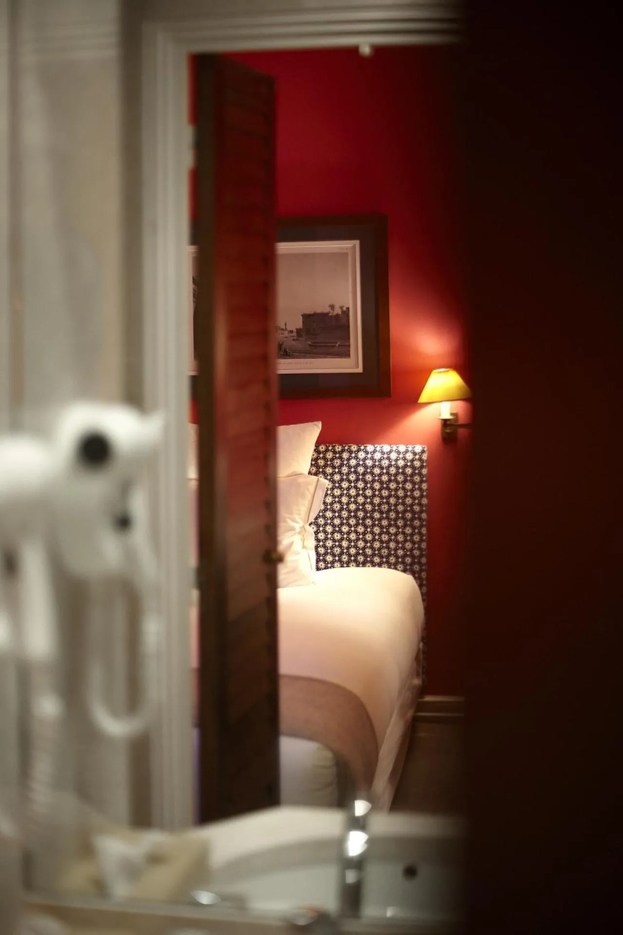 Bed in Hôtel du Danube Saint Germain