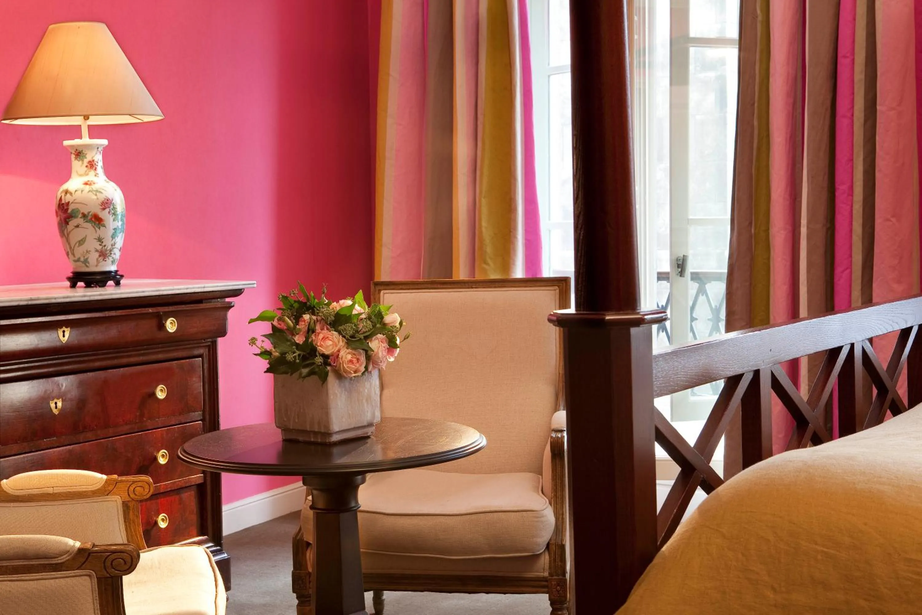 Bed in Hôtel du Danube Saint Germain