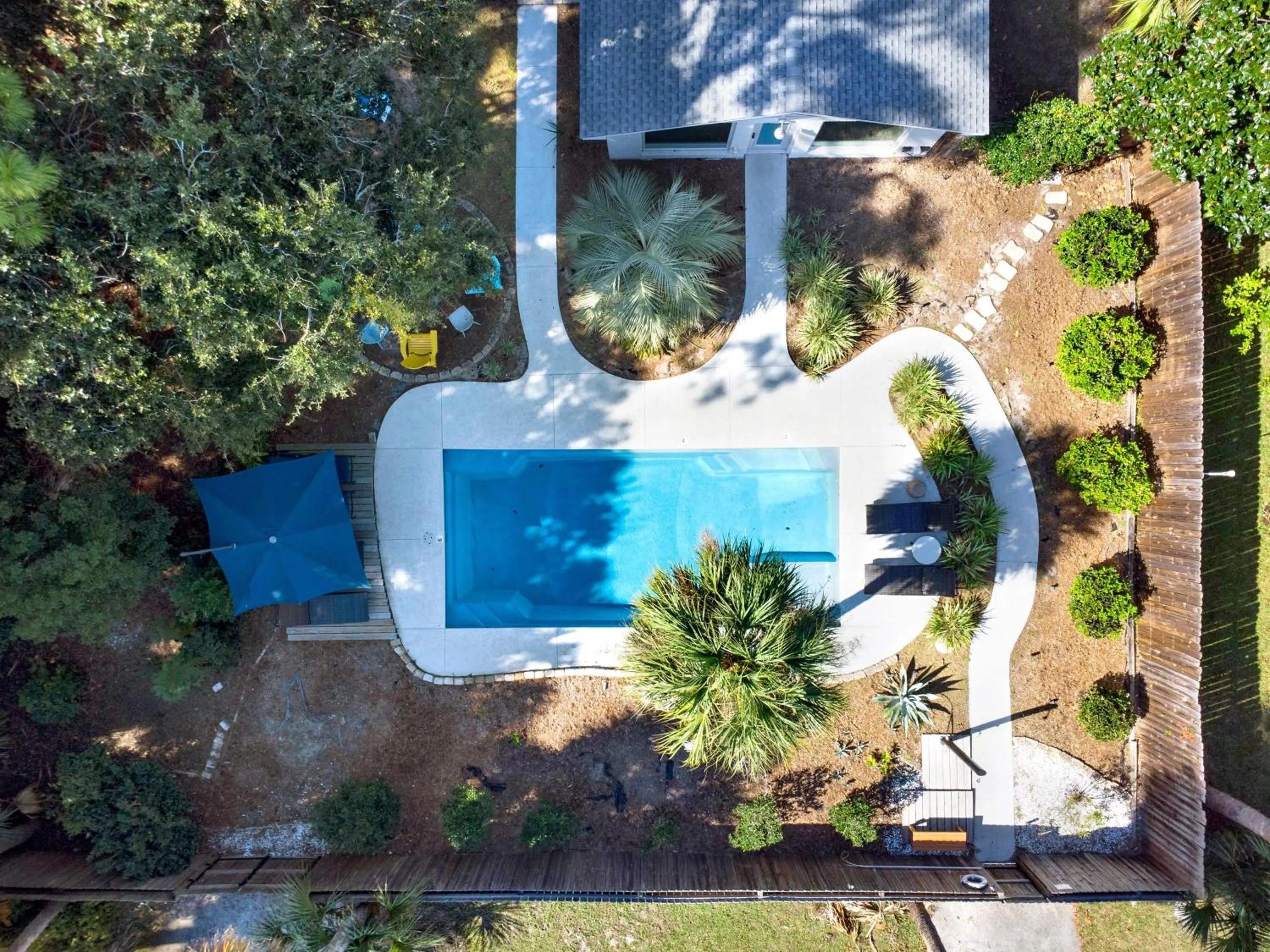 Pool view in The Oar House