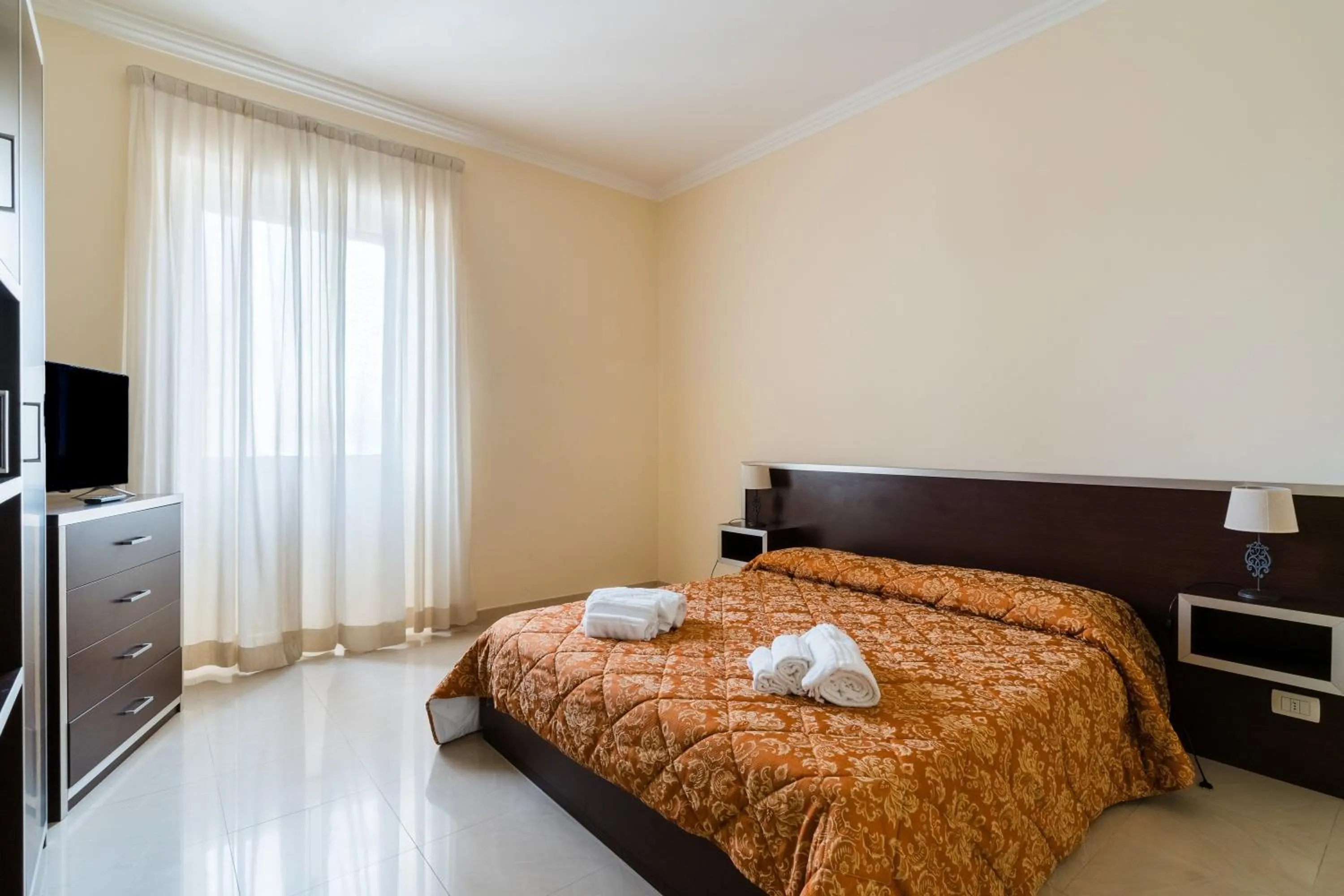 Living room, Bed in Palazzo Mongiò