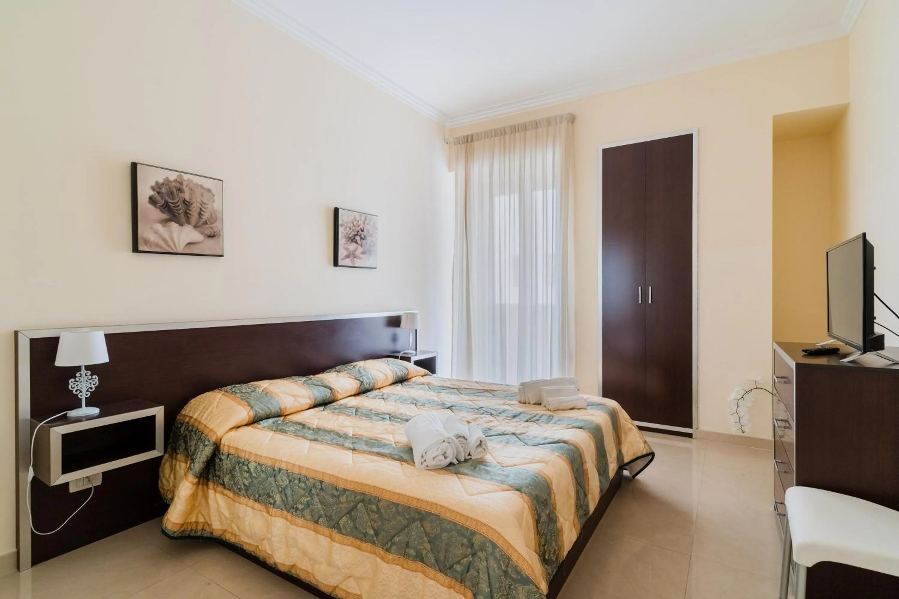 Living room, Bed in Palazzo Mongiò
